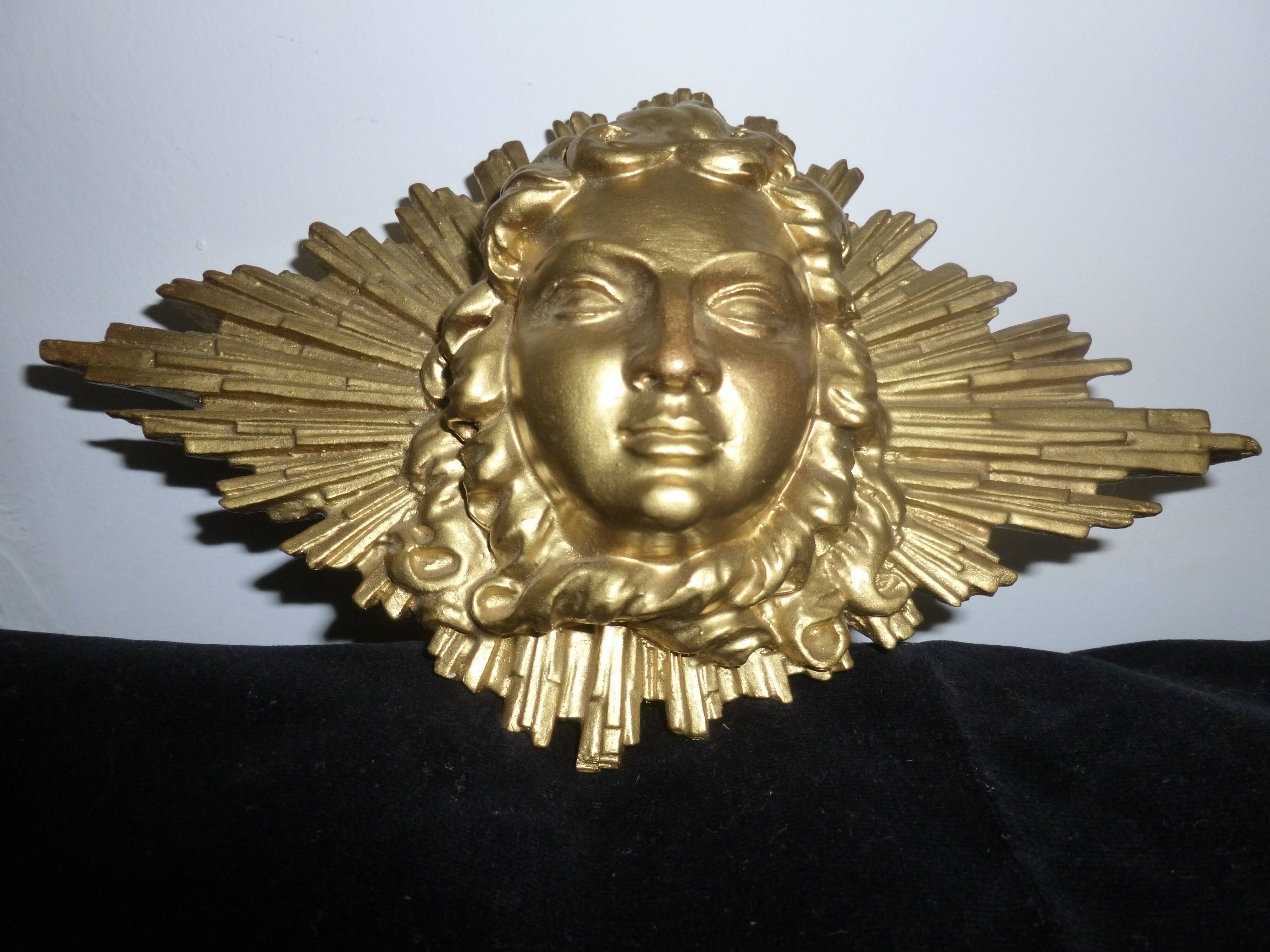 Sun, wall-mounted gilded wood