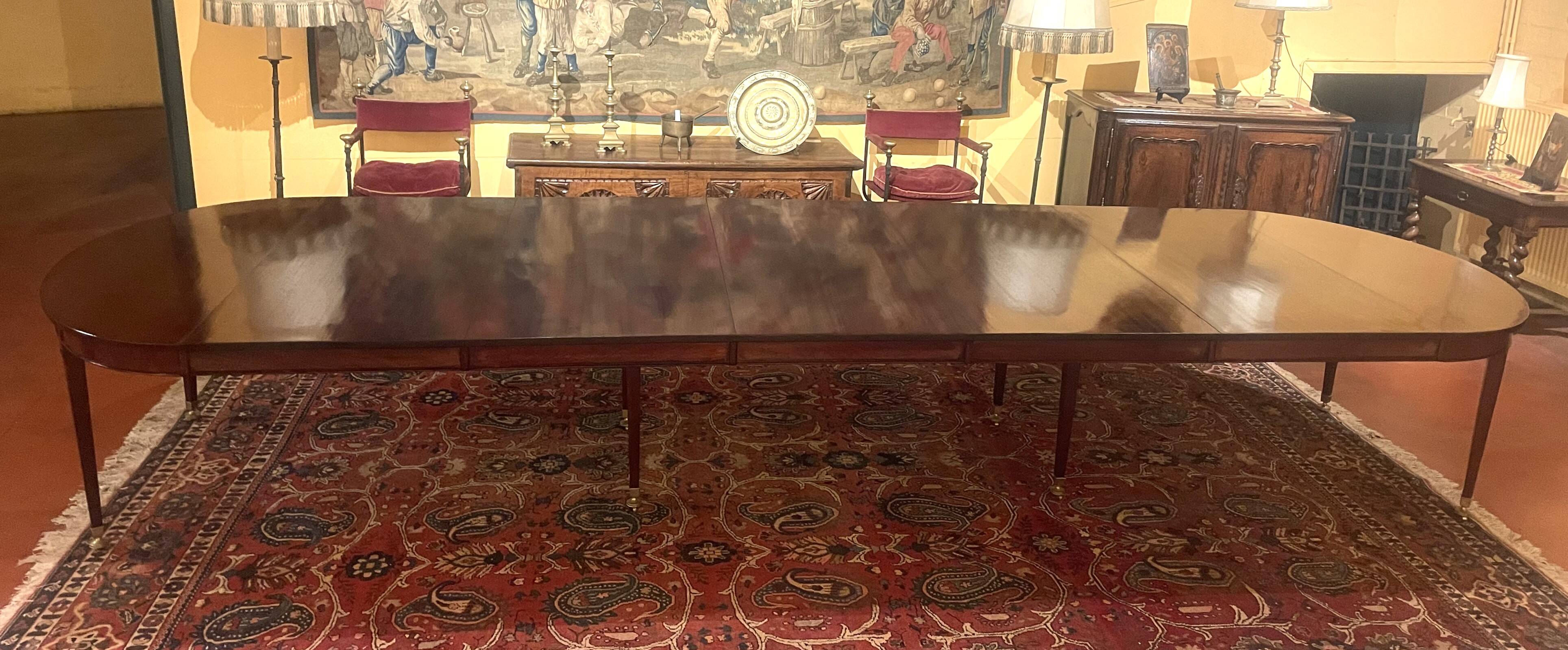 Extensible Louis XVI dining table in period Directoire mahogany.