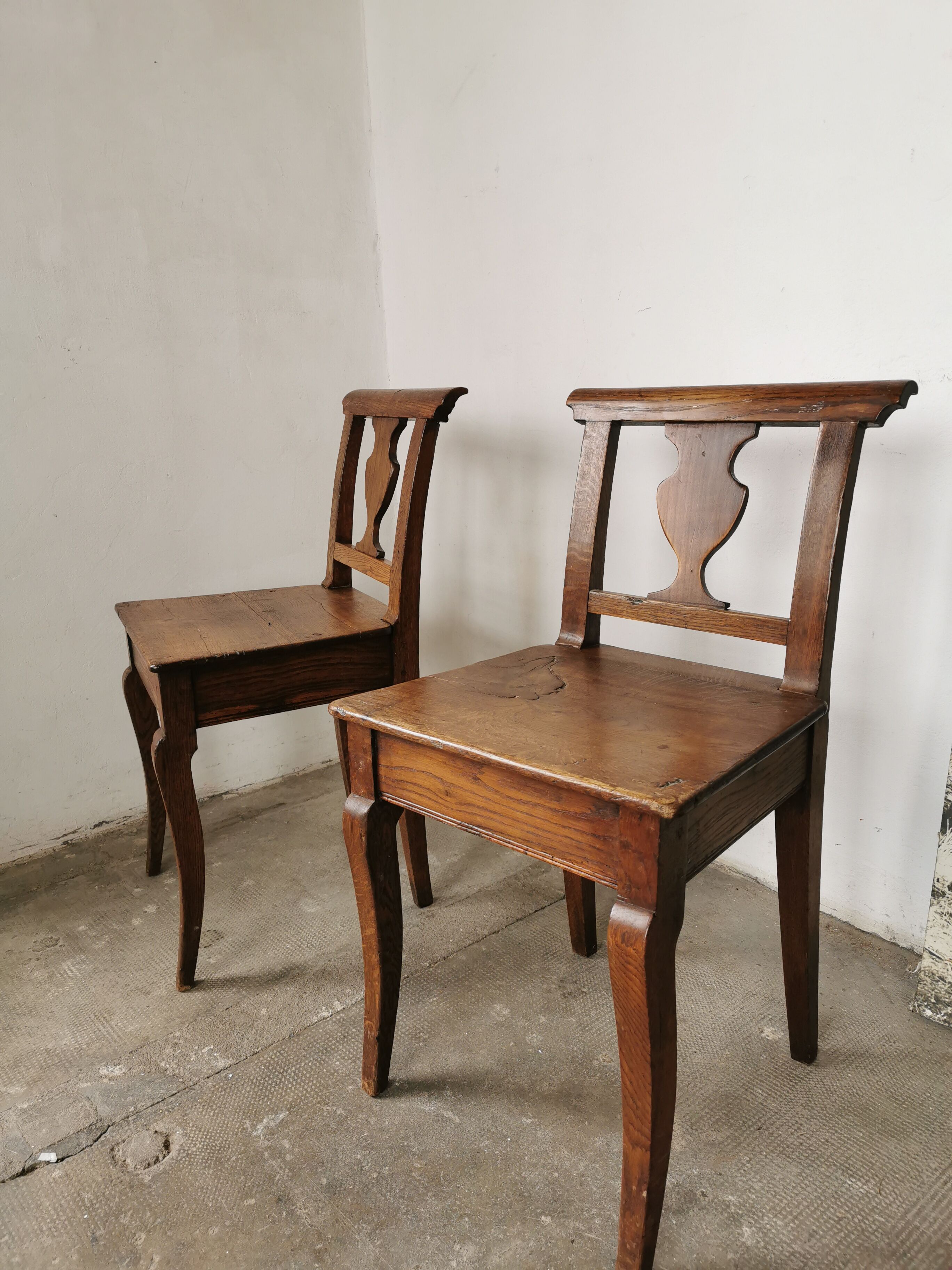 Paire de chaises en chêne brut