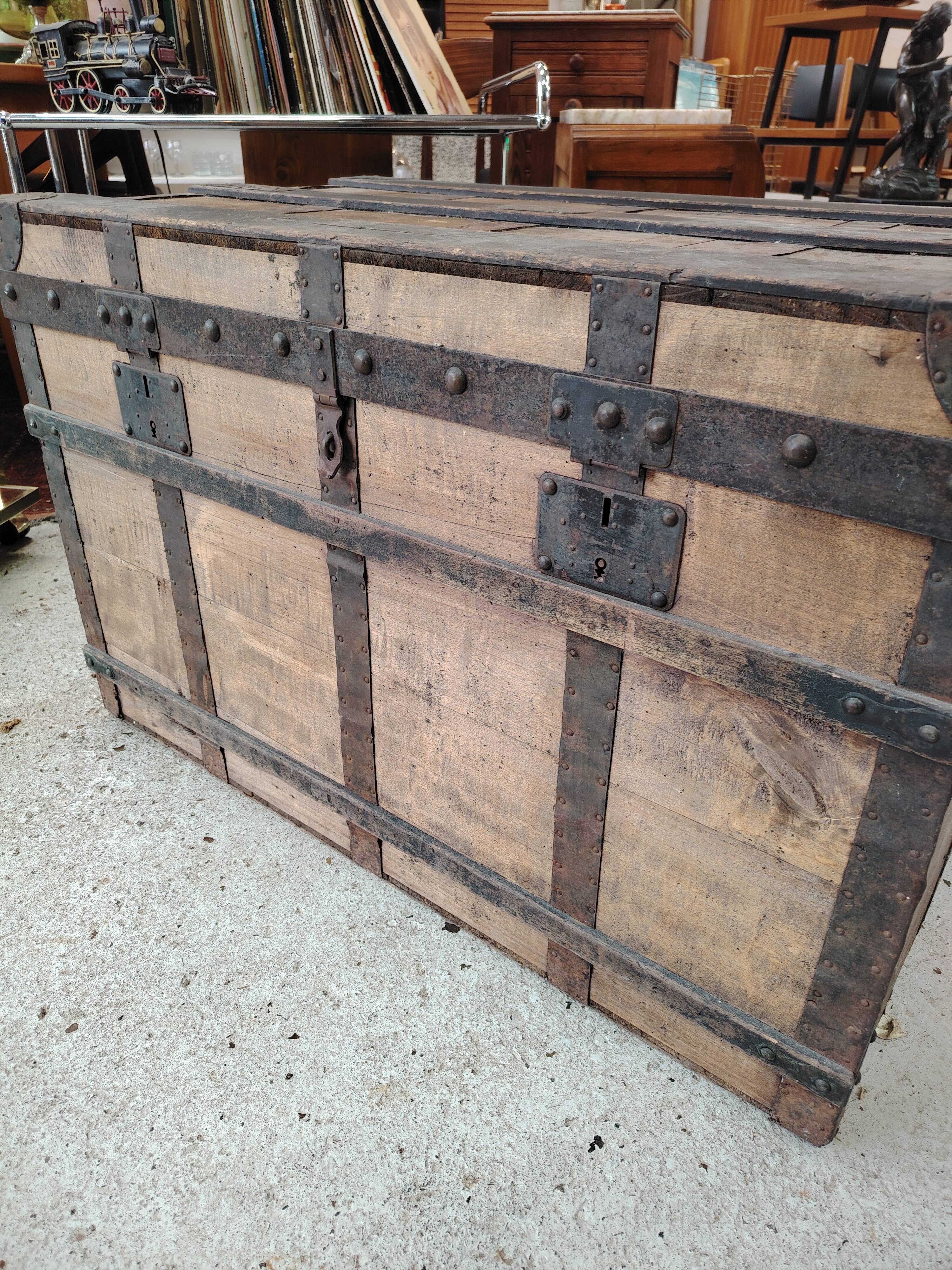 Large Vintage Travel Trunk - Locksmith Léopold Habert – 1920