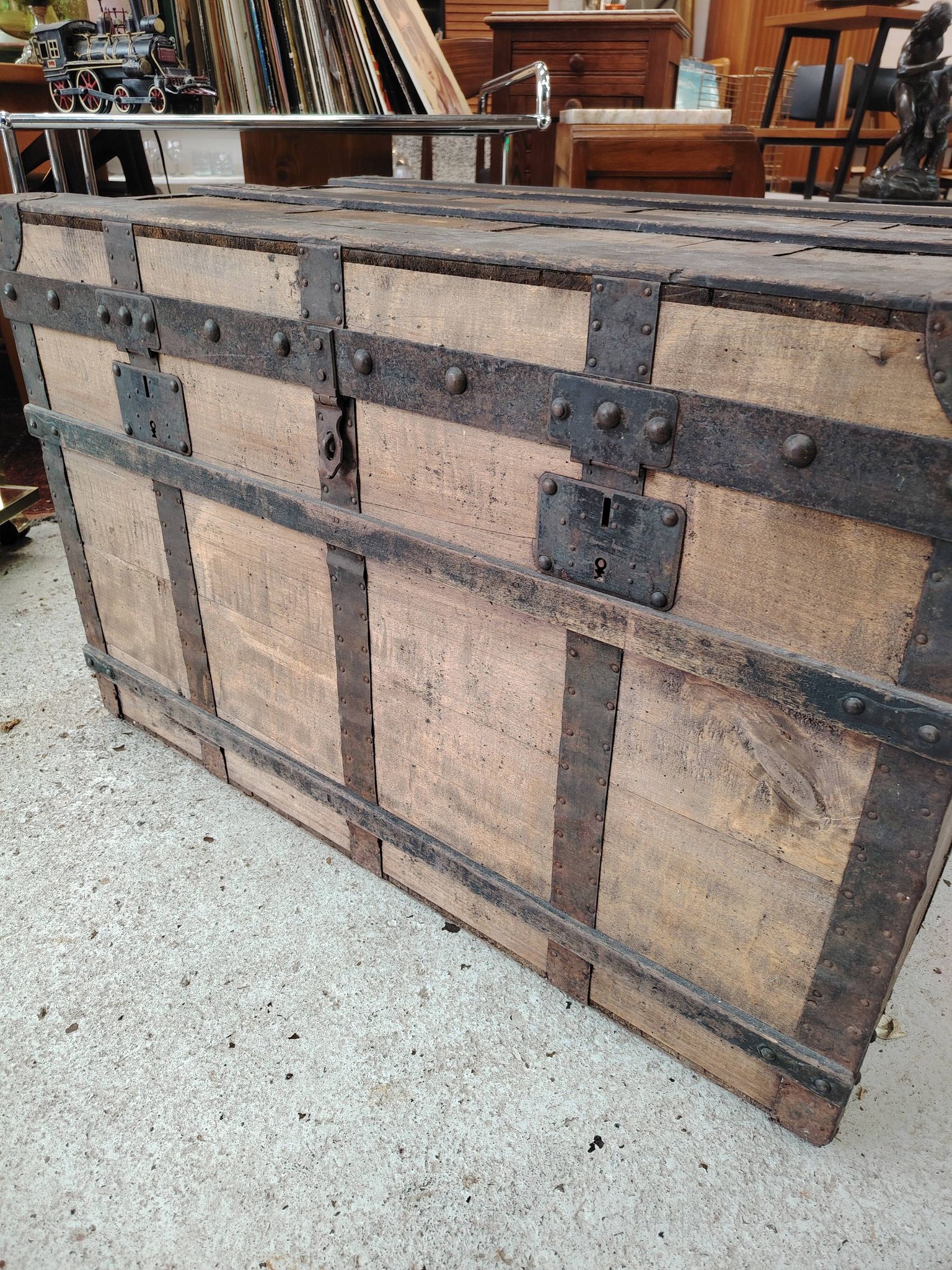 Large Vintage Travel Trunk - Locksmith Léopold Habert – 1920