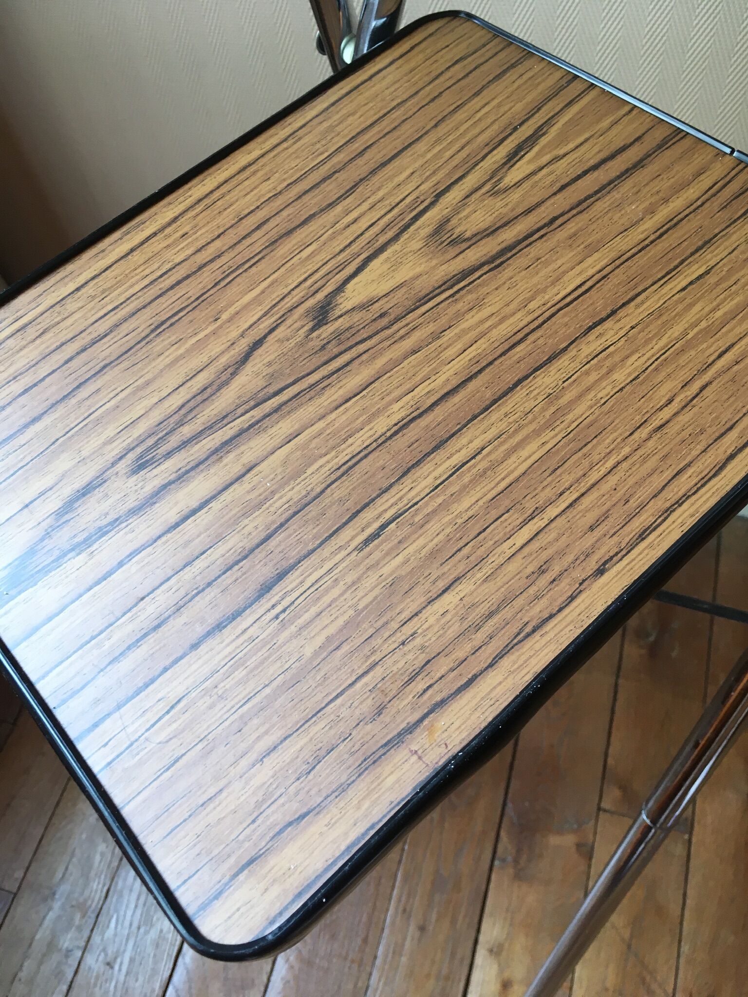 Formica projection table