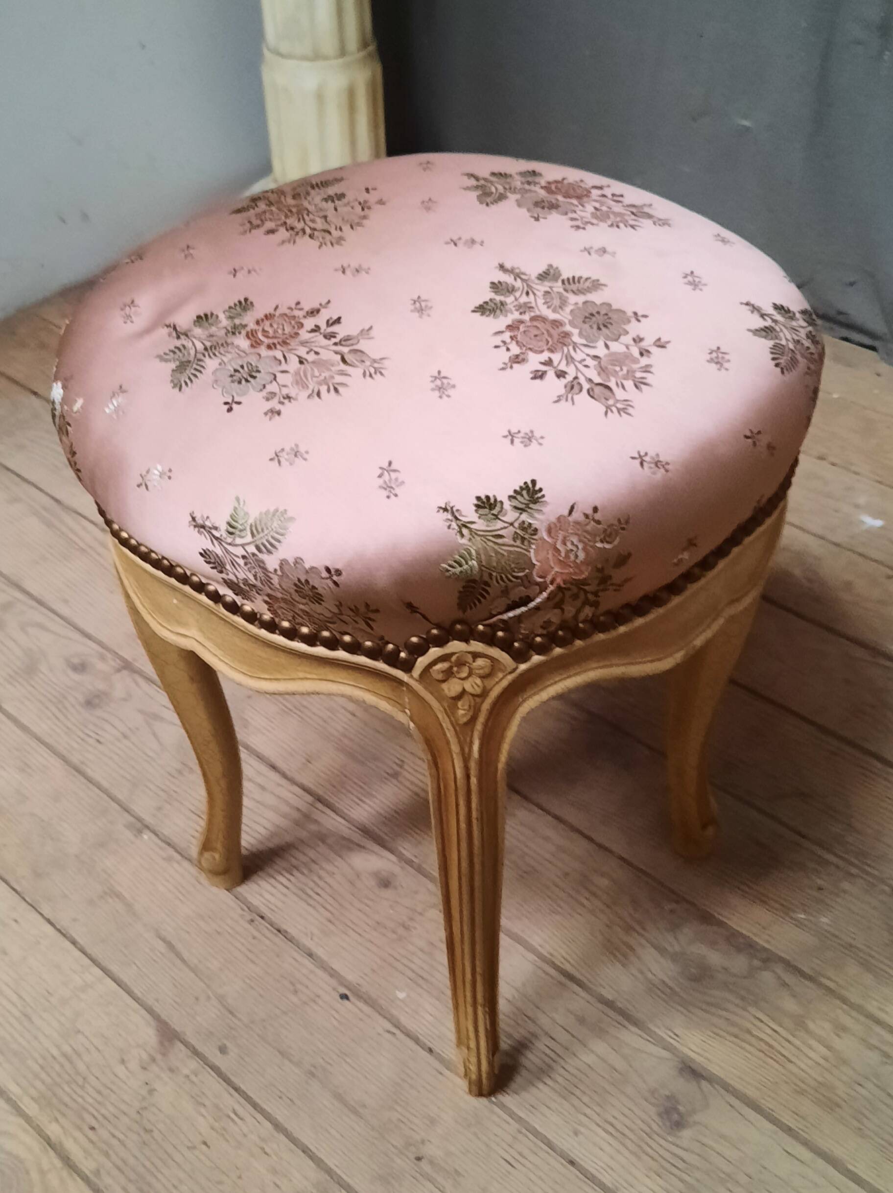 Louis XV style lacquered pouf