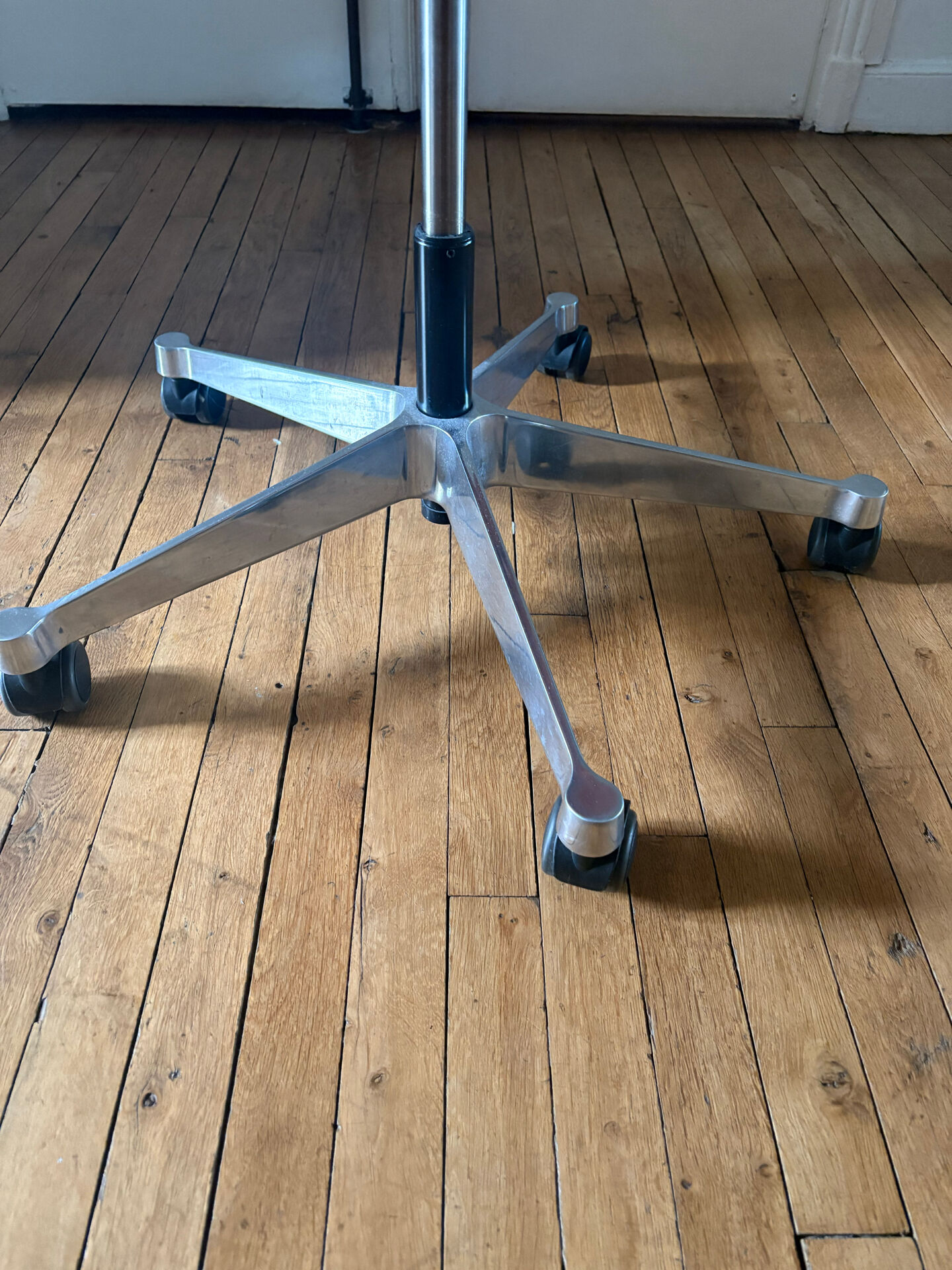 Vitra eames desk chair