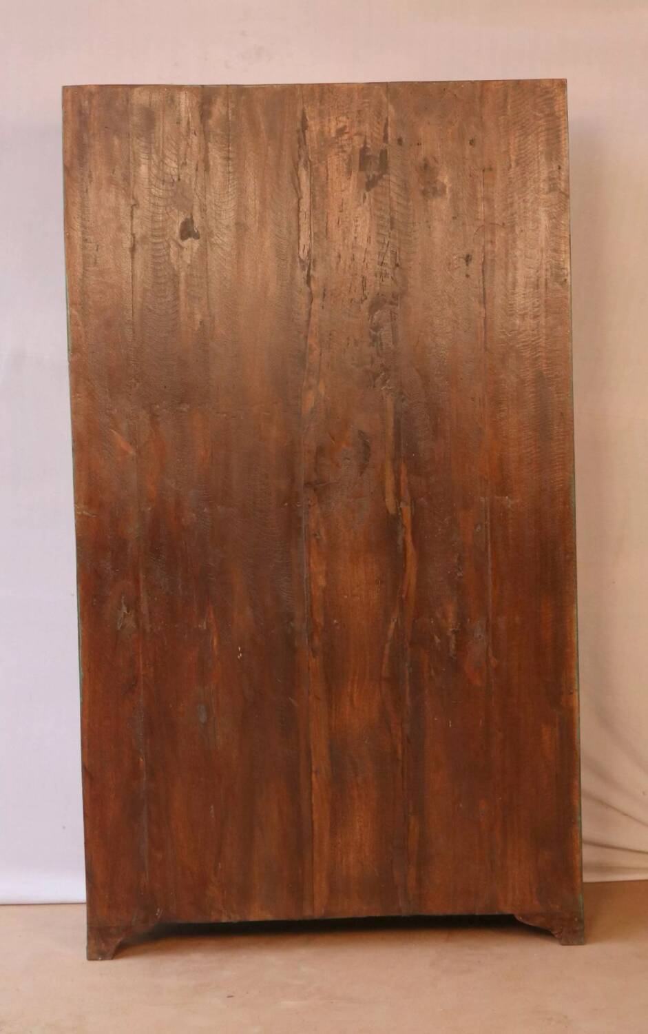 Teak display cabinet with a white-green patina.