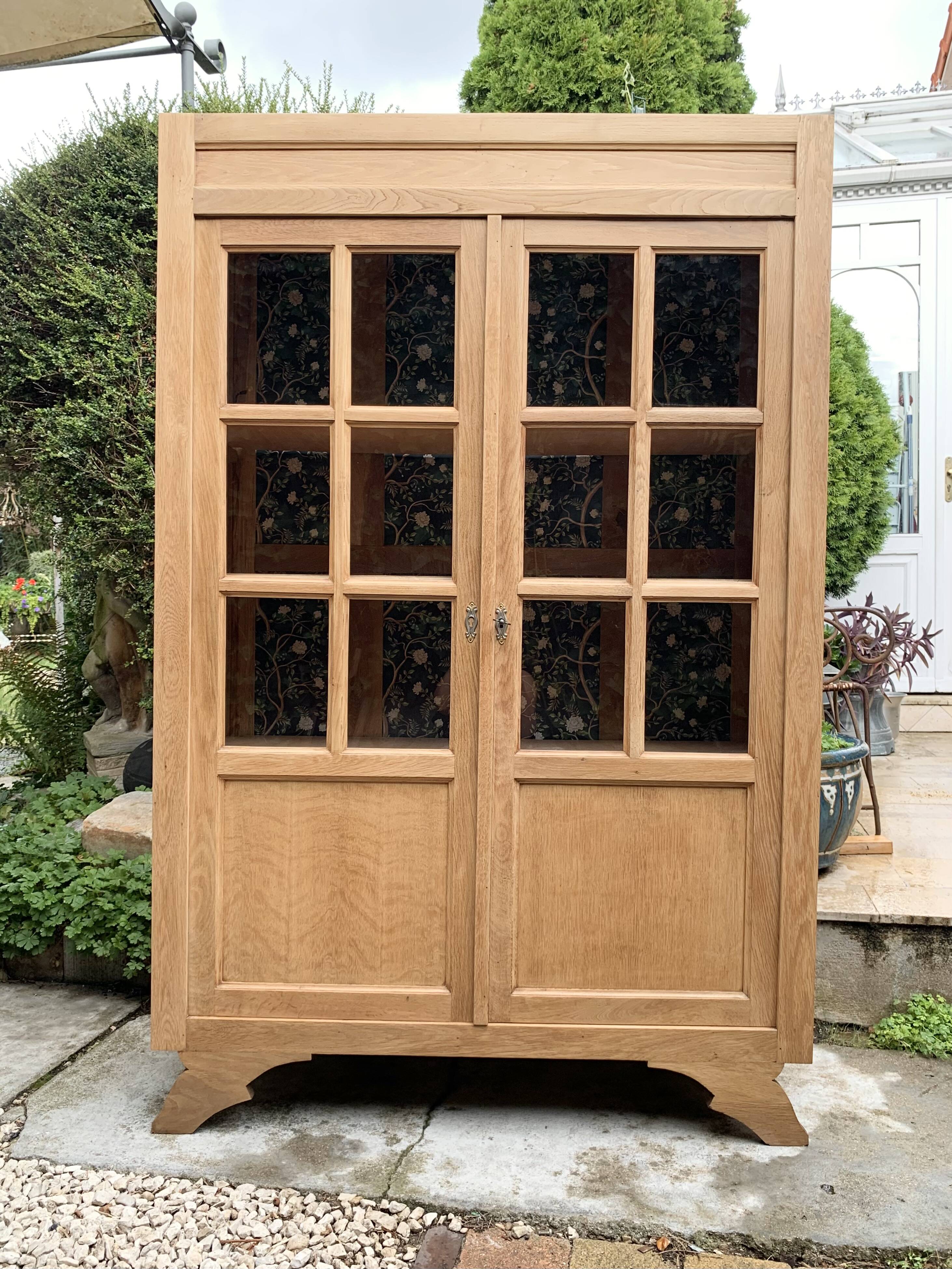 Parisian glass cabinet from La Samaritaine, 1960