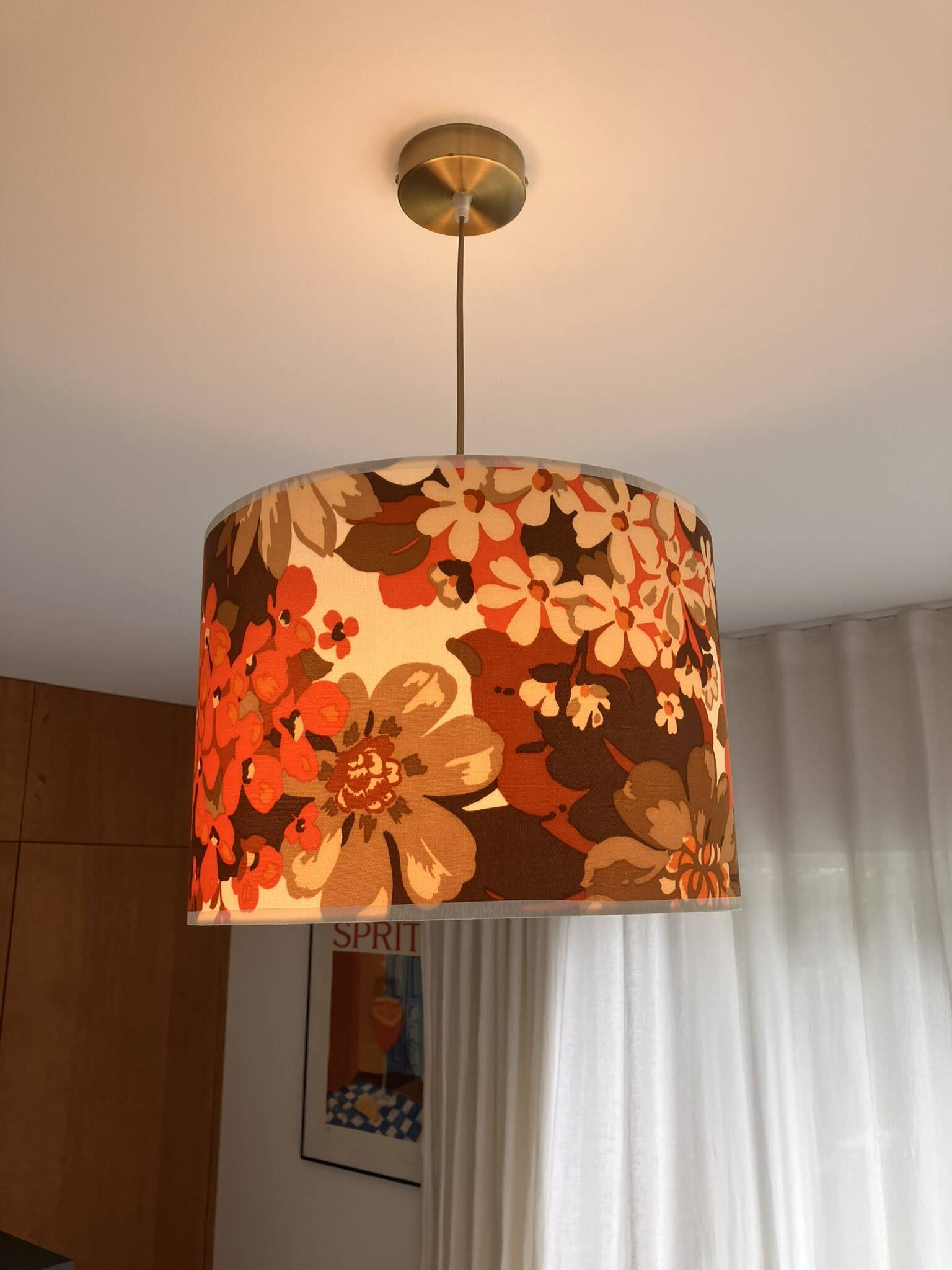 35 cm lampshade printed with vintage 70s flowers for suspension or lamp.