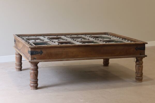 Table basse vieux plateau indien
