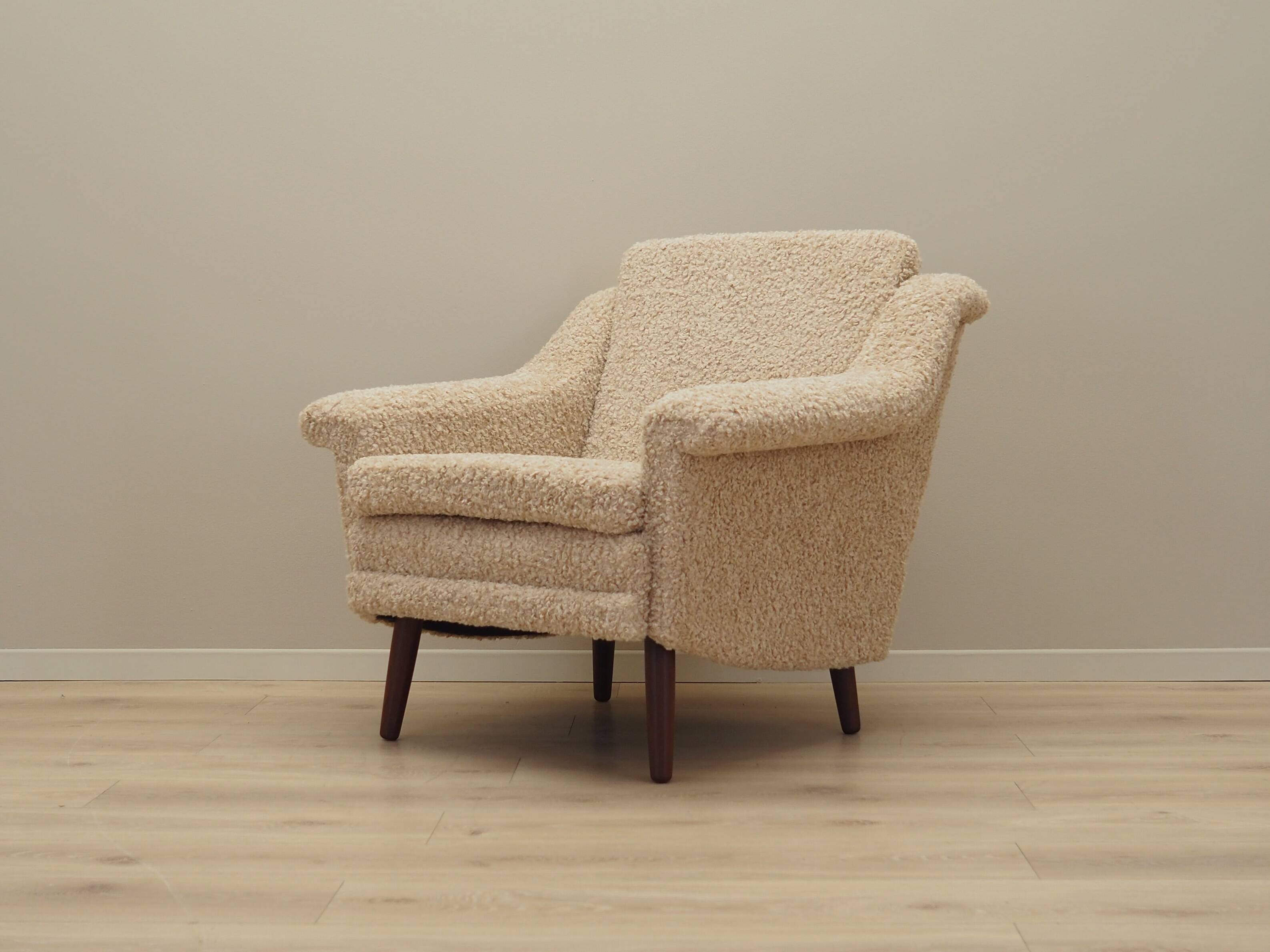 Fauteuil beige, design danois, années 1970, production : Danemark