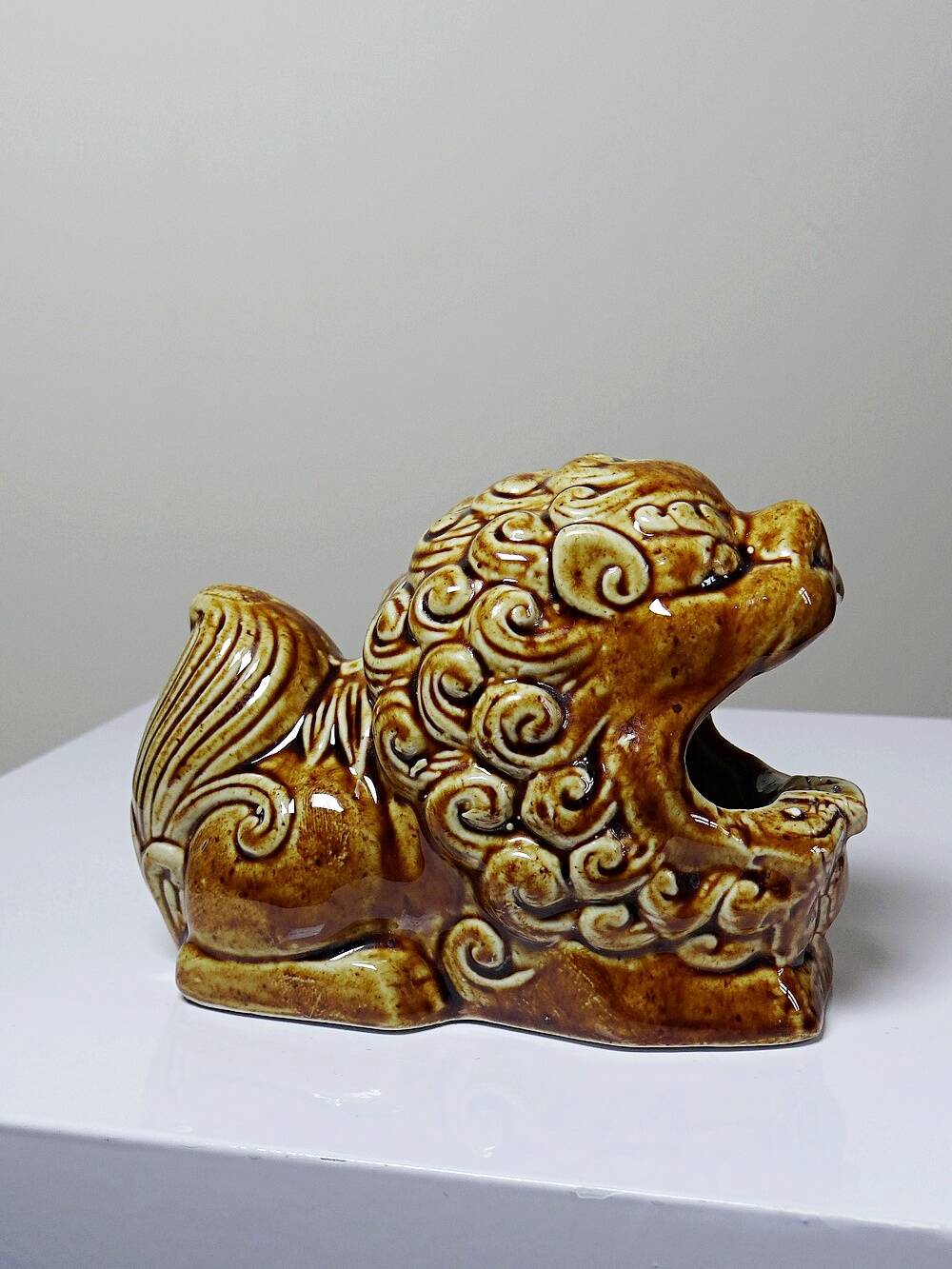 Vintage 60s-70s brown glazed ceramic Foo dog ashtray.