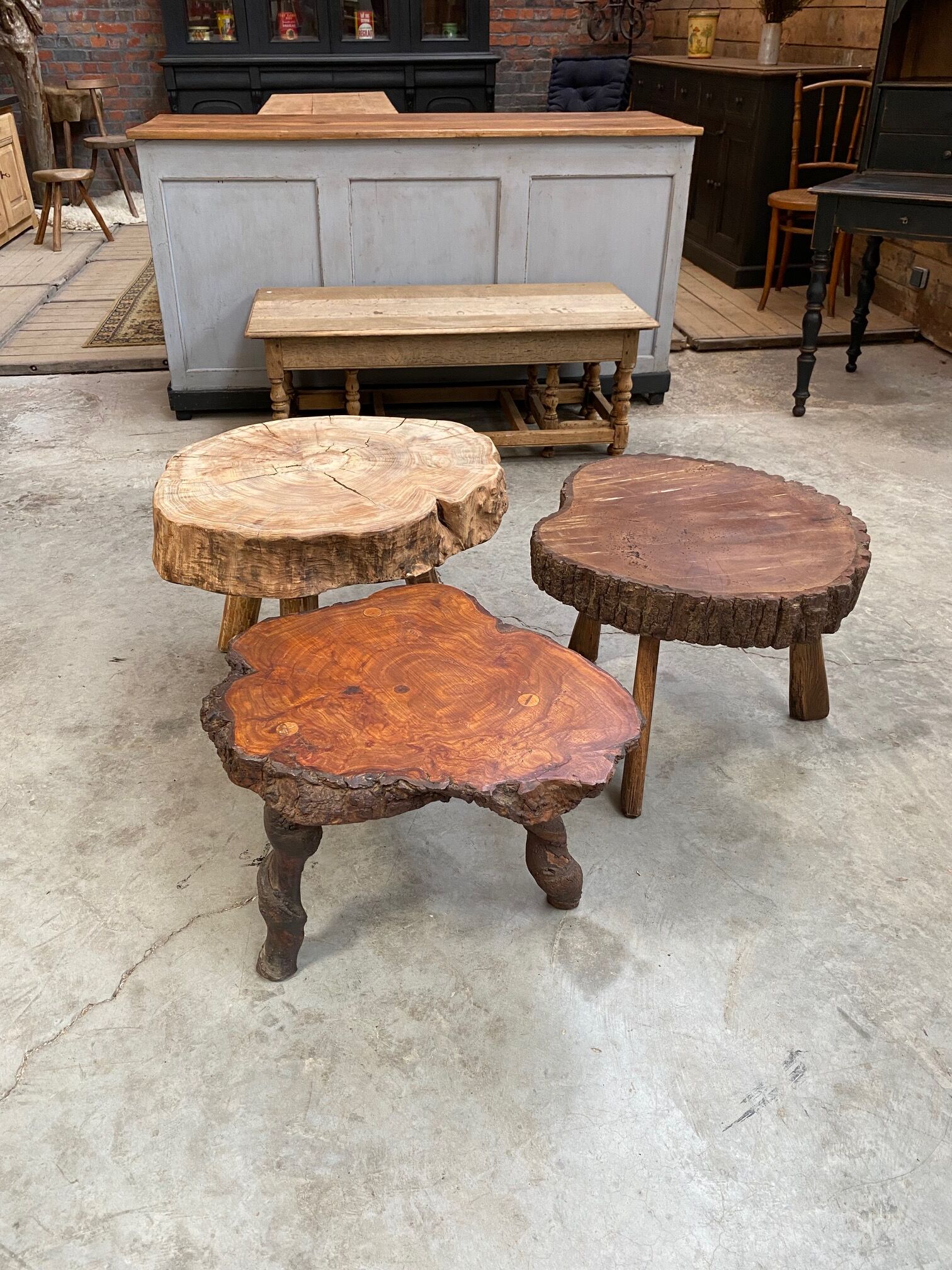 Set de 3 tables basses brutalistes