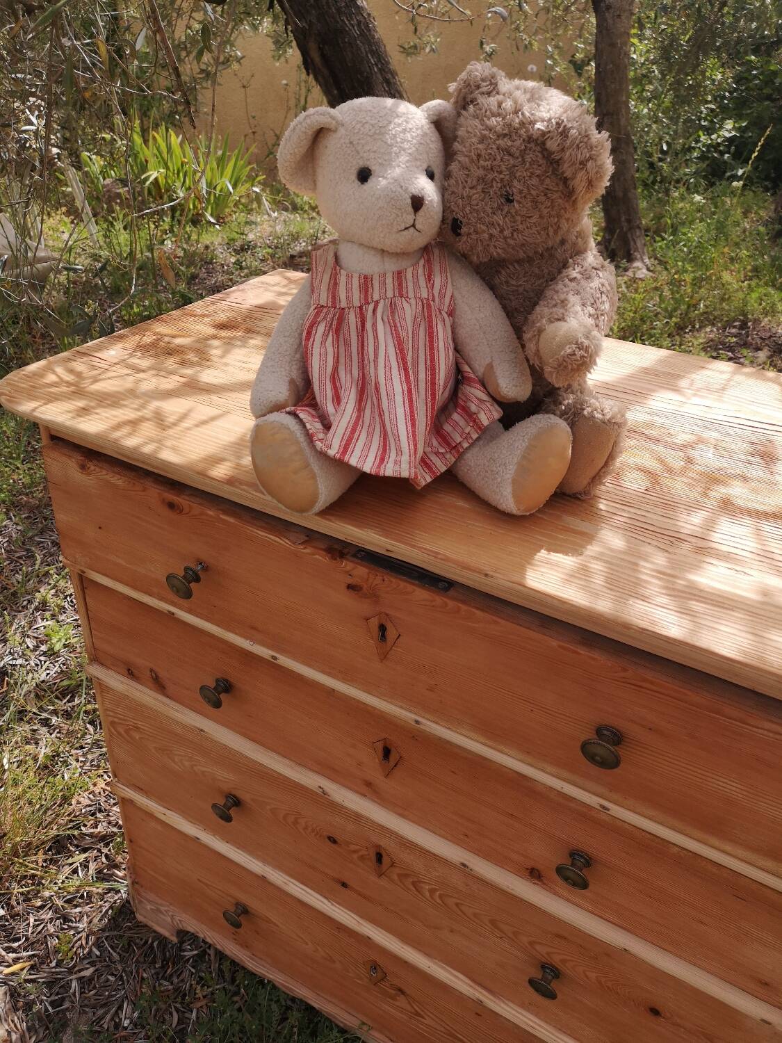 4-drawer pine chest of drawers