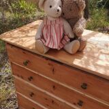 4-drawer pine chest of drawers