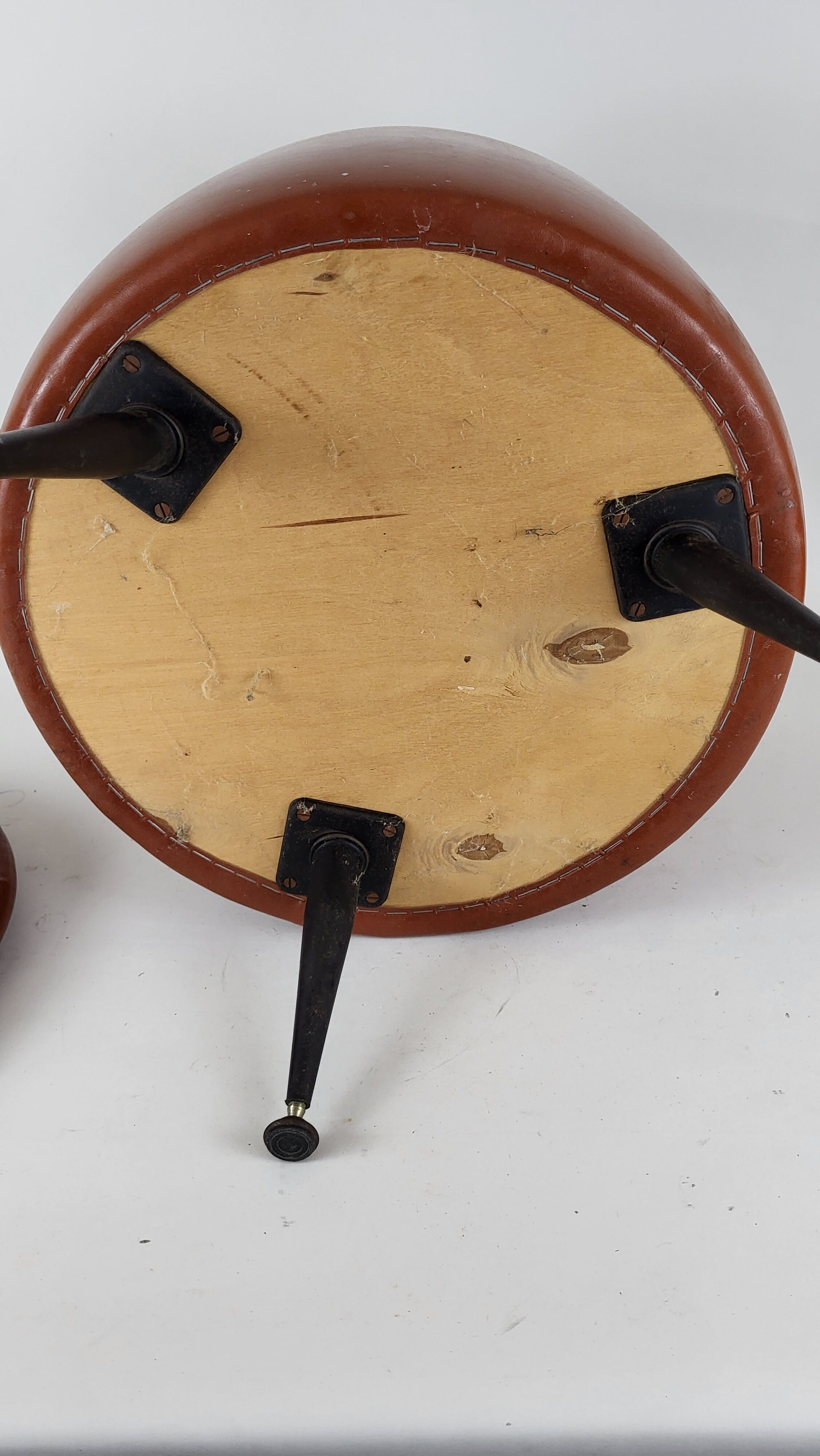 Stool in vintage skaï