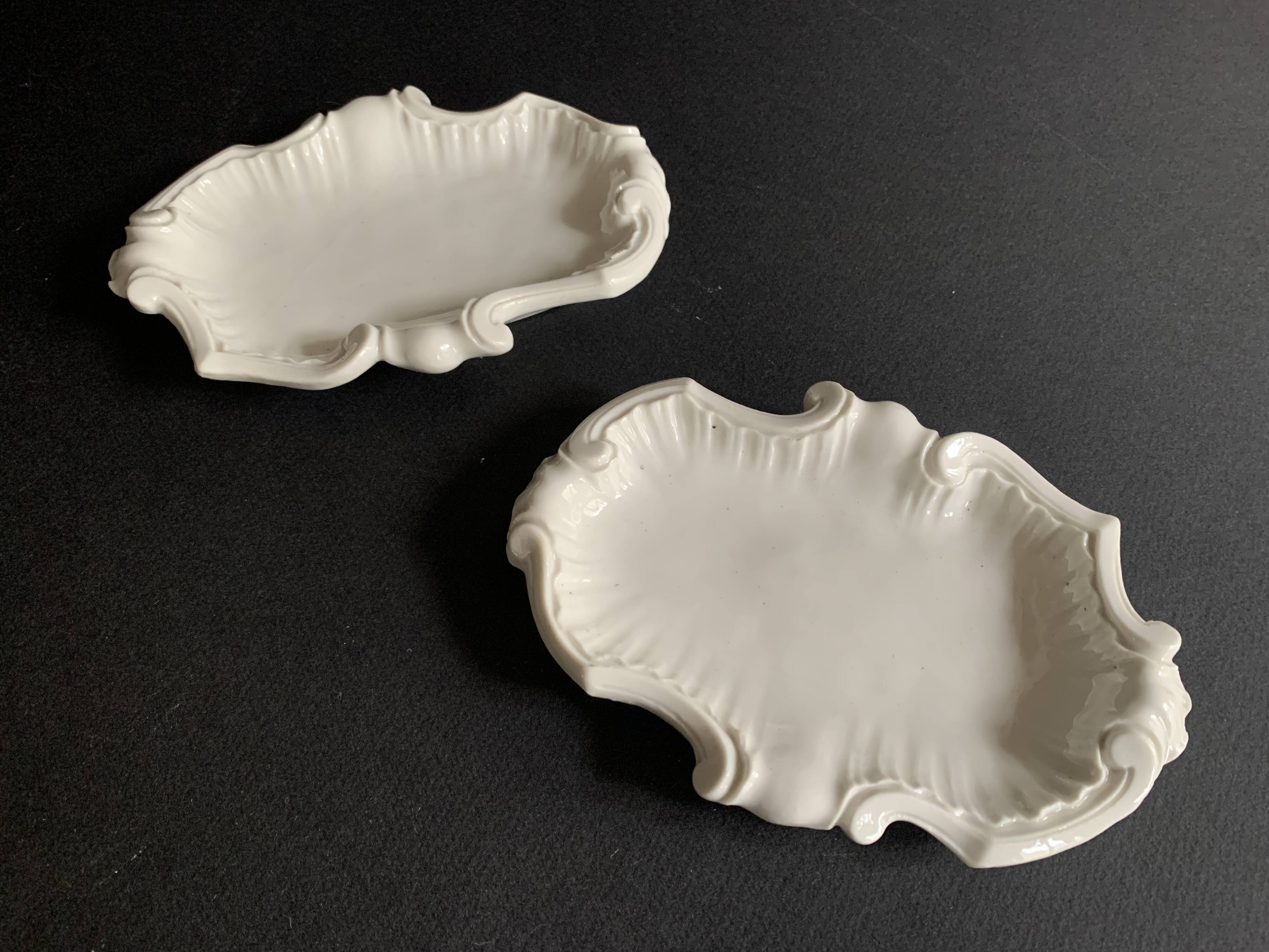 Meissen porcelain shell-shaped bowls, early 19th century, Germany