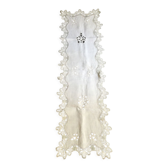 Embroidered table runner