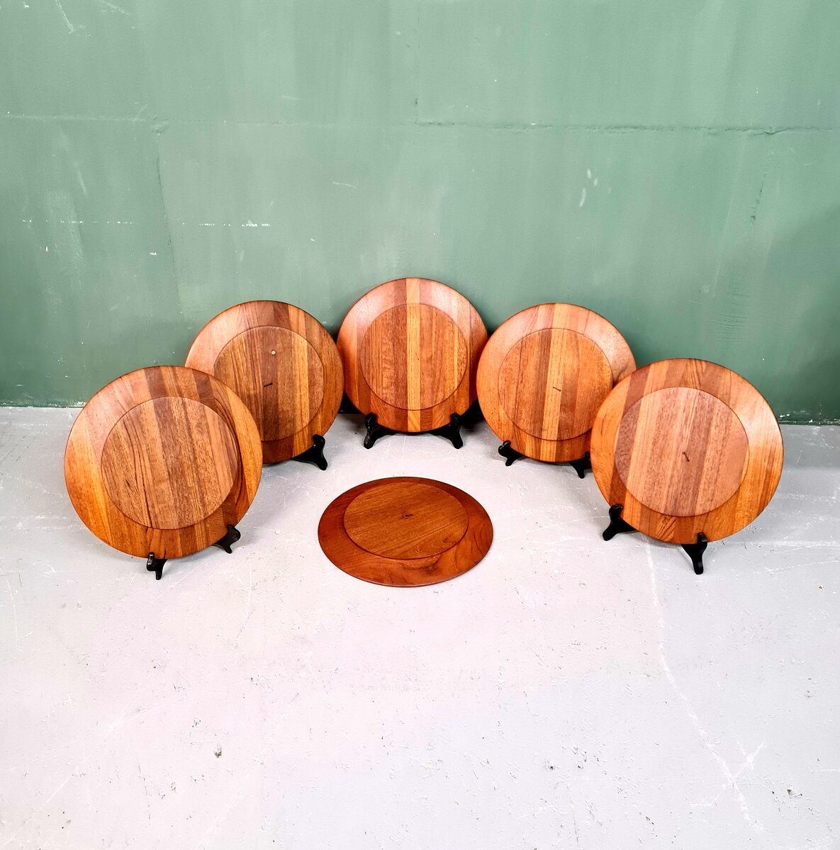 6 teak plates