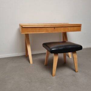 Set of Dutch modern dressing table and stool in birch plywood by Cees Braakman for Pastoe, 1951