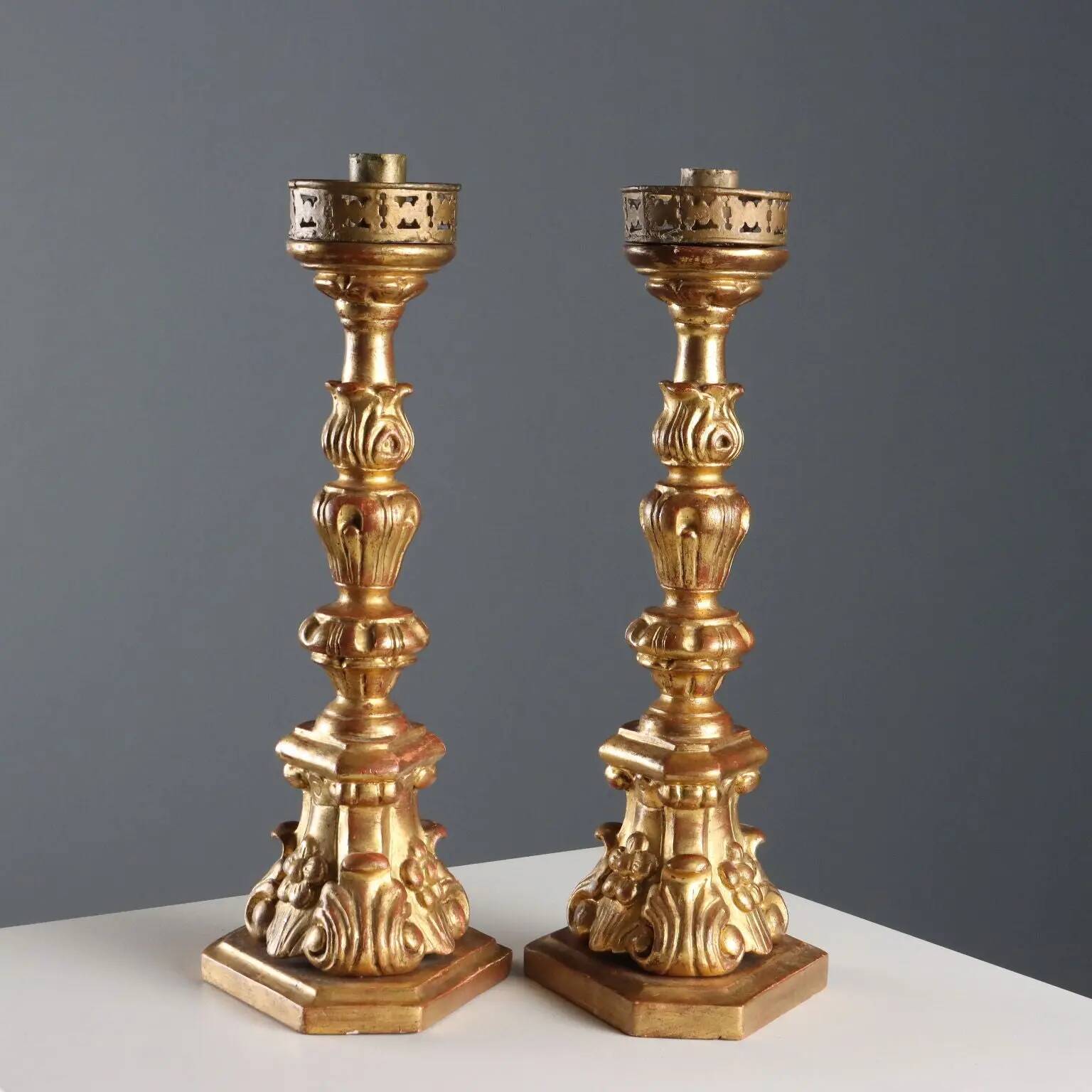 Bougeoirs en bois tourné, Italie, 20th century