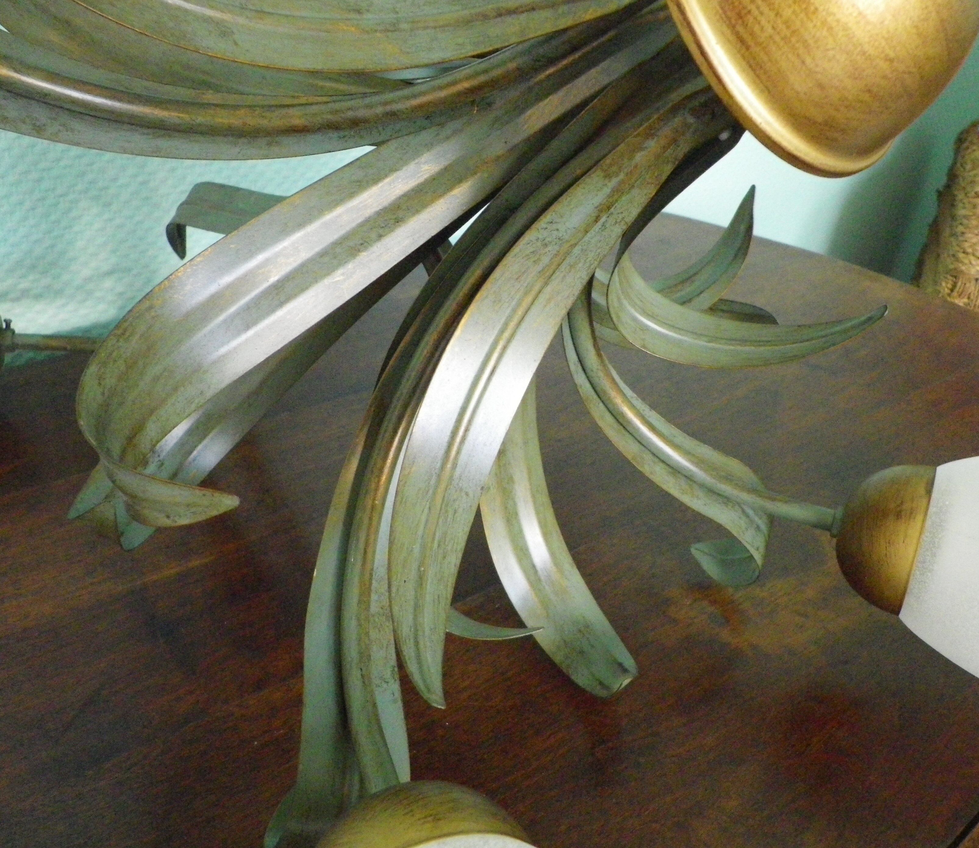 Chandelier of 5 corollas in white granite glass, central decoration with foliage 70s /80s