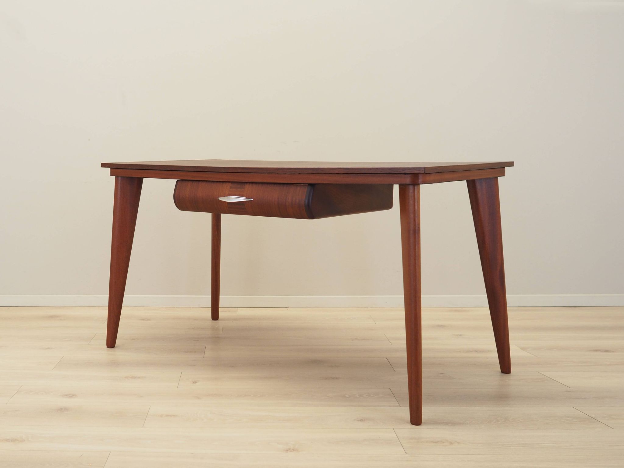 Oak desk, Italian design, 1970s, production: Italy