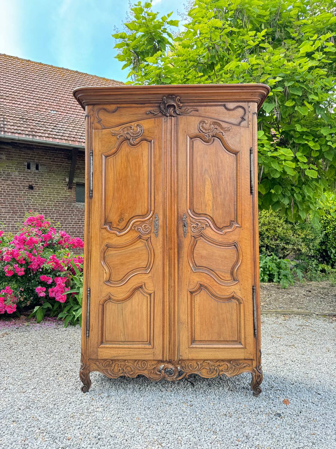 Provencal wedding armoire in walnut nîmes xviii eme century