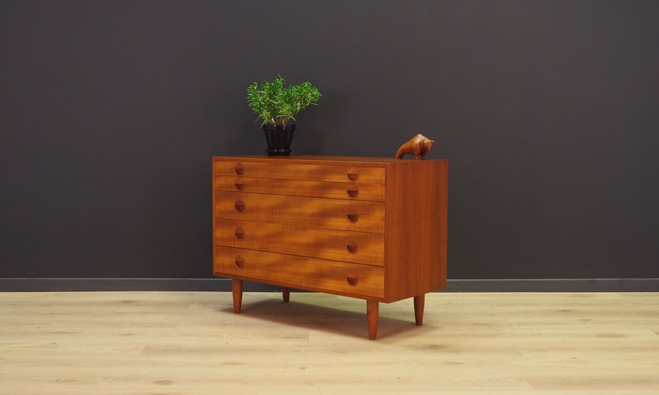 Classic chest of drawers