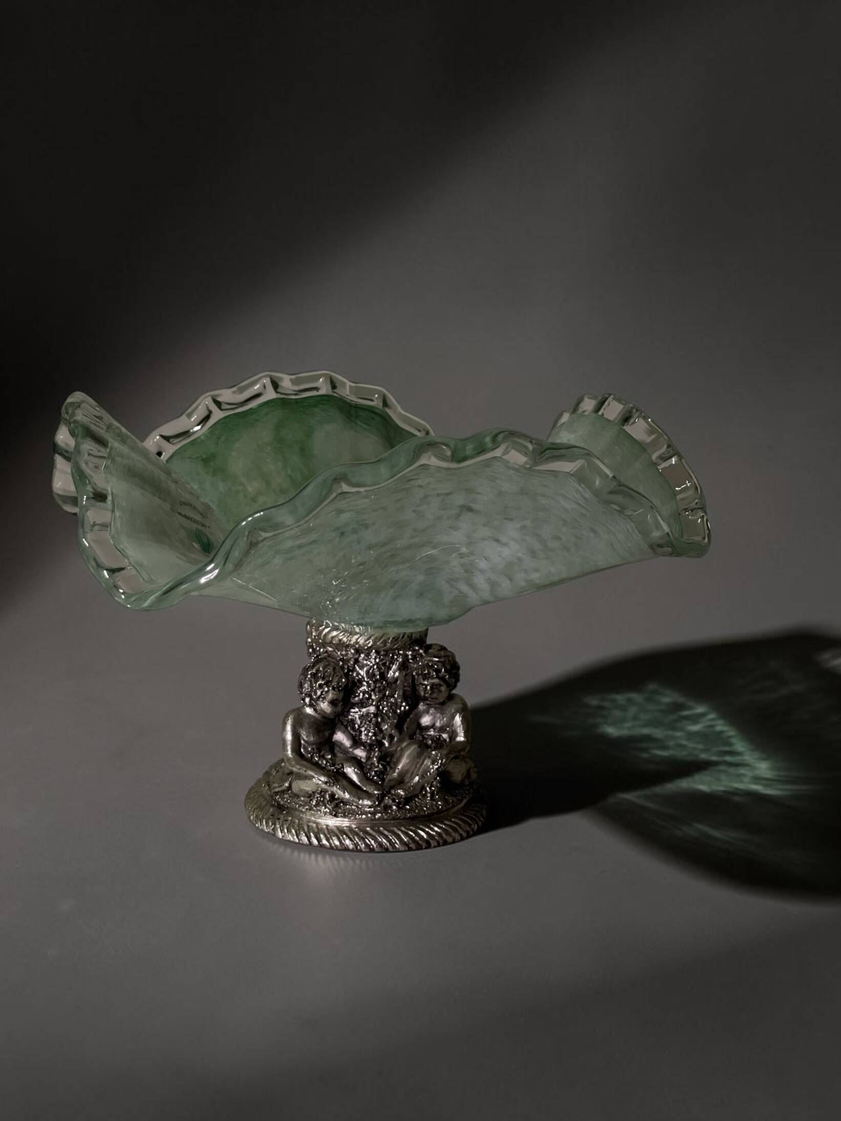 Centrepiece bowl LA MERIDIANA in blown glass on a silver pedestal.
