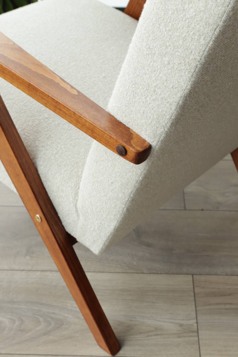 Fauteuil vintage blanc cassé bouclé zig Zag 1970
