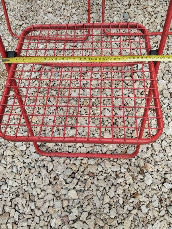 Set of 5 vintage red metal mesh folding chairs, Ted Net style.