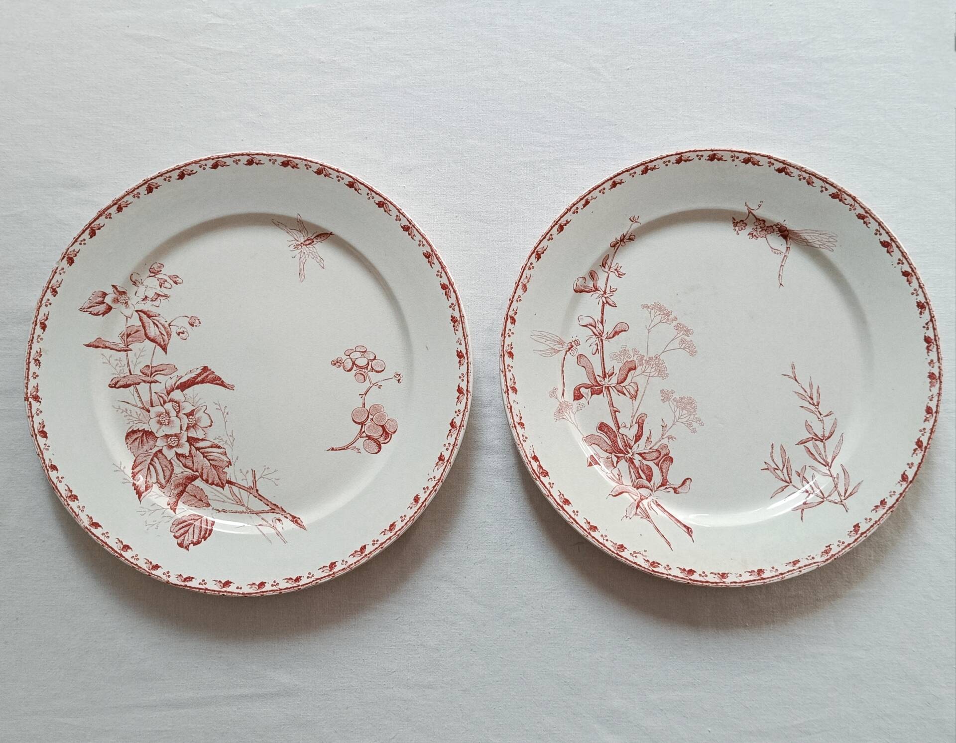Lot of 2 Antique Plates Sarreguemines Model Carmen Red (Li)