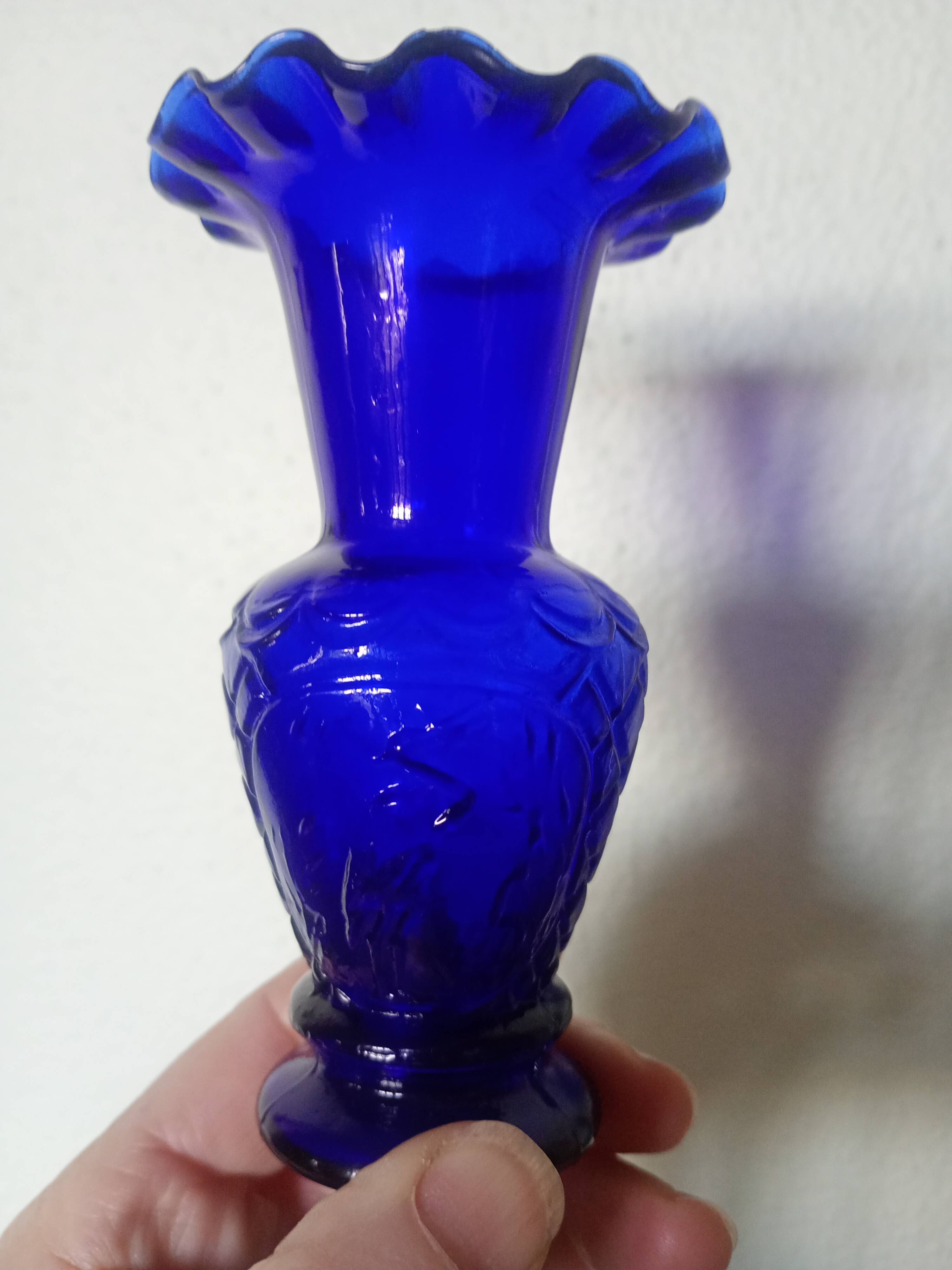 Pair of small (12cm) corolla vases - cobalt blue glass with heron - Portieux