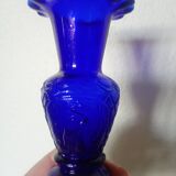 Pair of small (12cm) corolla vases - cobalt blue glass with heron - Portieux