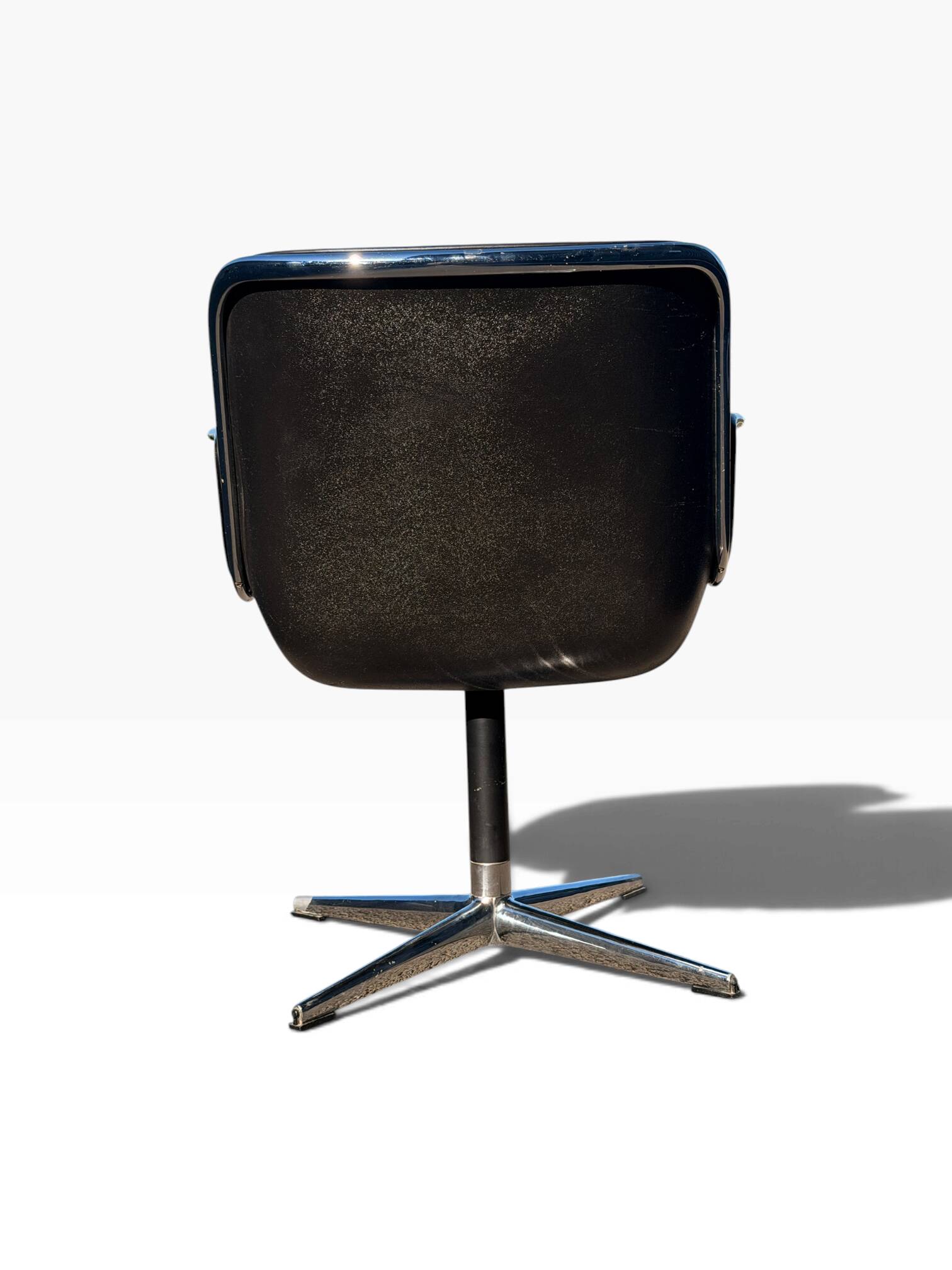Charles Pollock Executive office chair Knoll black leather 1960