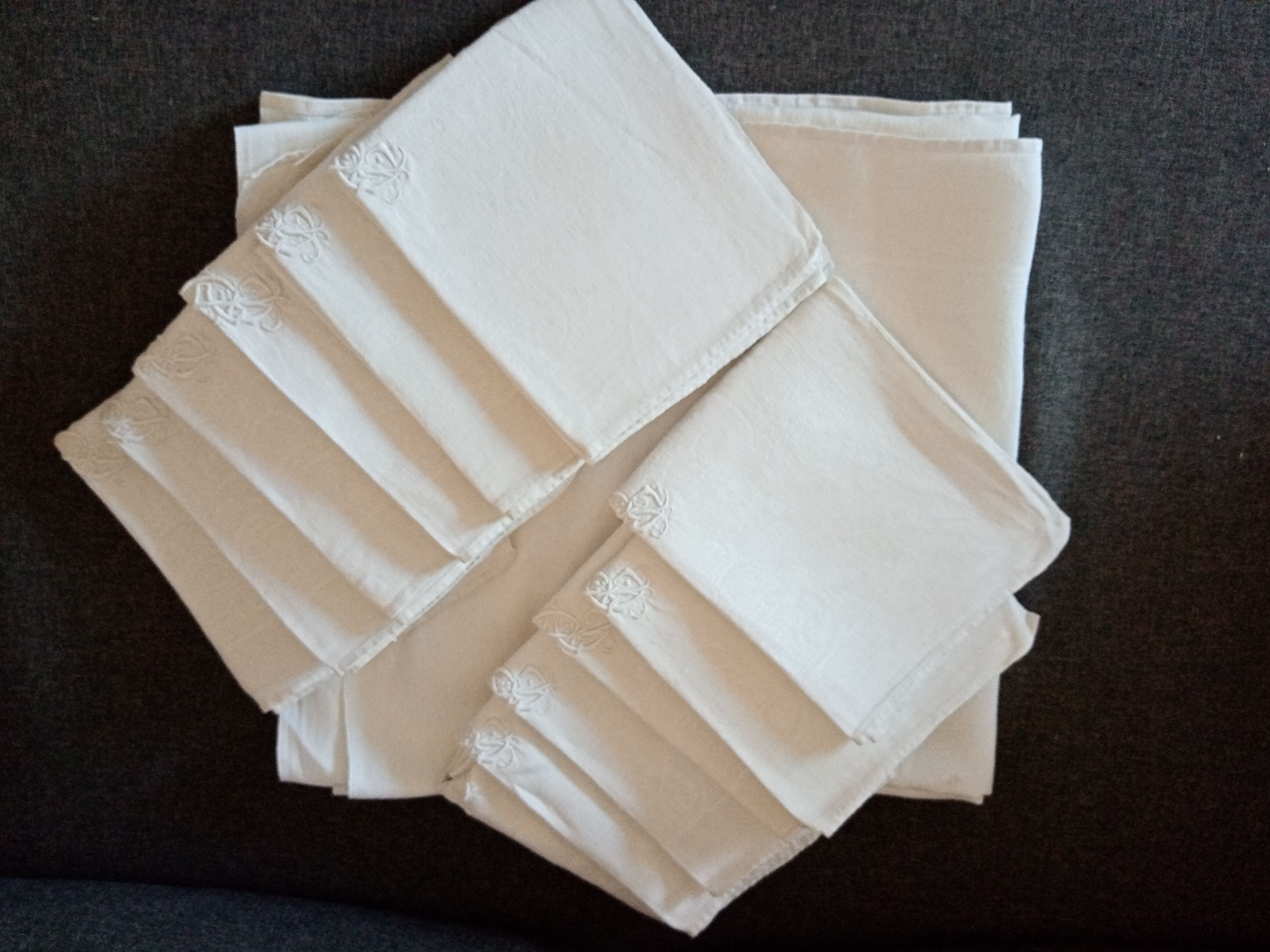 Tablecloth and its 12 damasee towels floral decorations rockery embroidered monogram