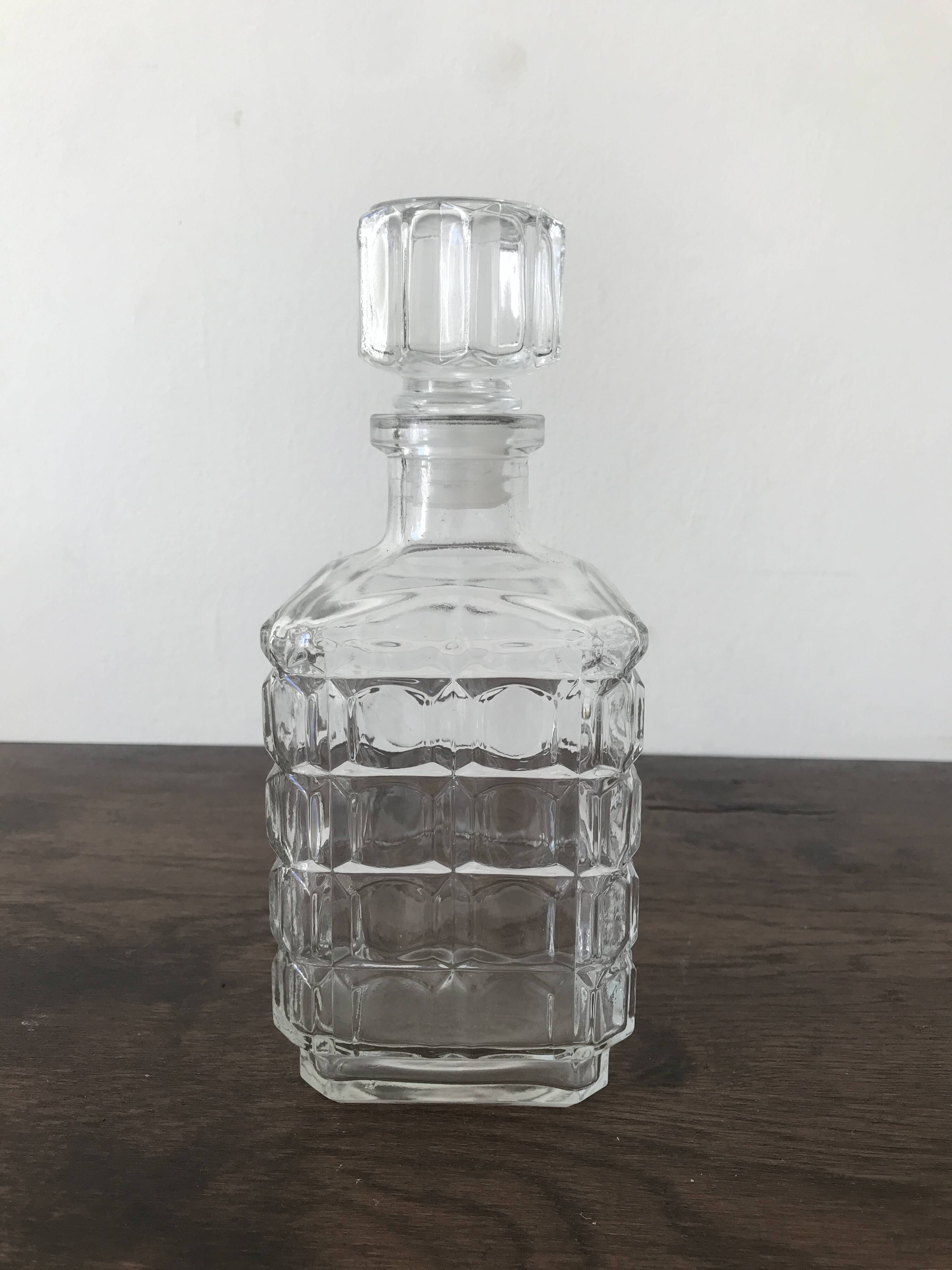 Glass whiskey decanter