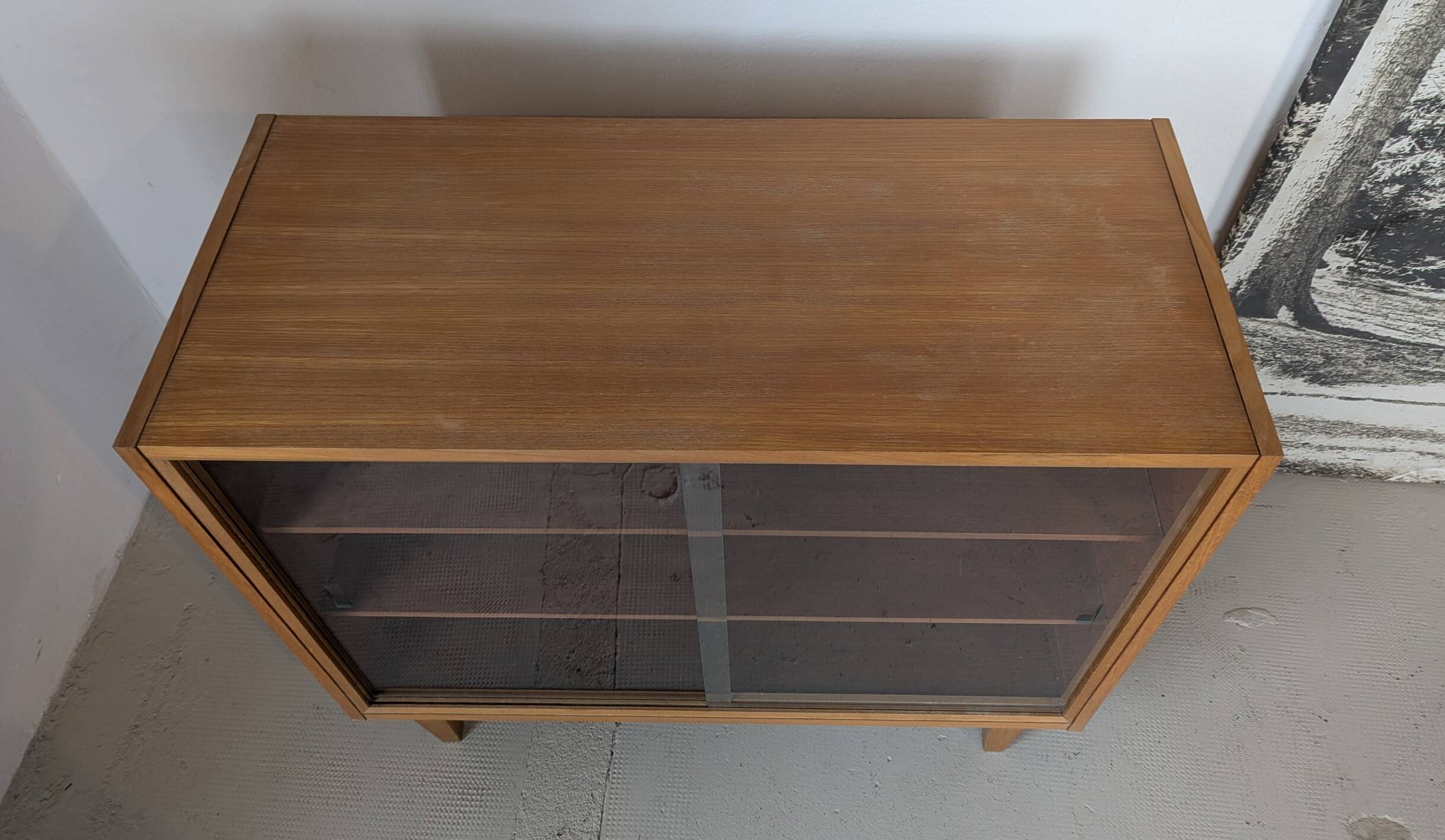 Vintage display cabinet in light wood, 1970s.