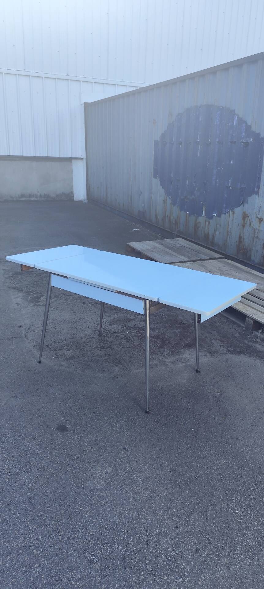 Blue formica extendable table