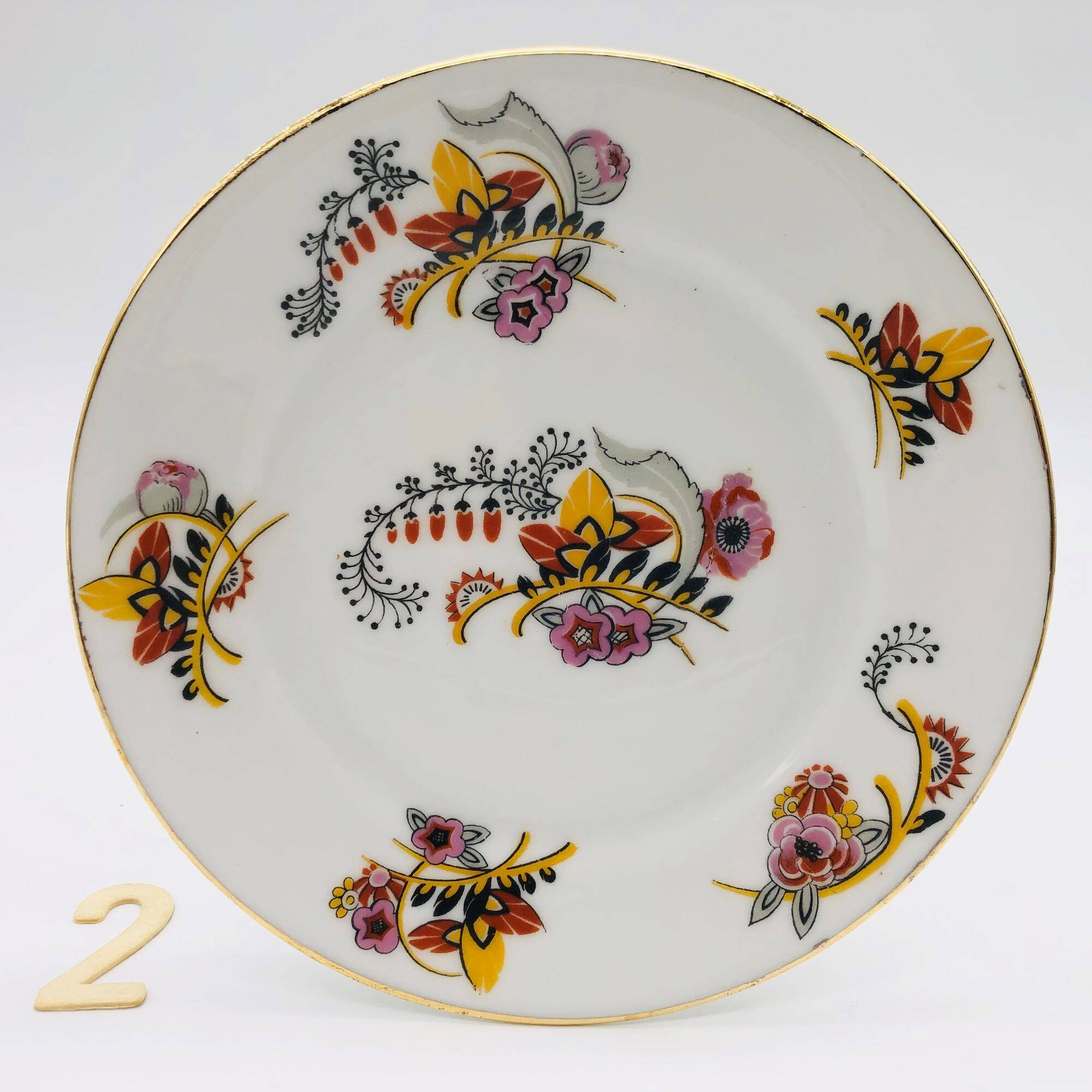 6 Dessert plates and a serving dish, M-Fres.