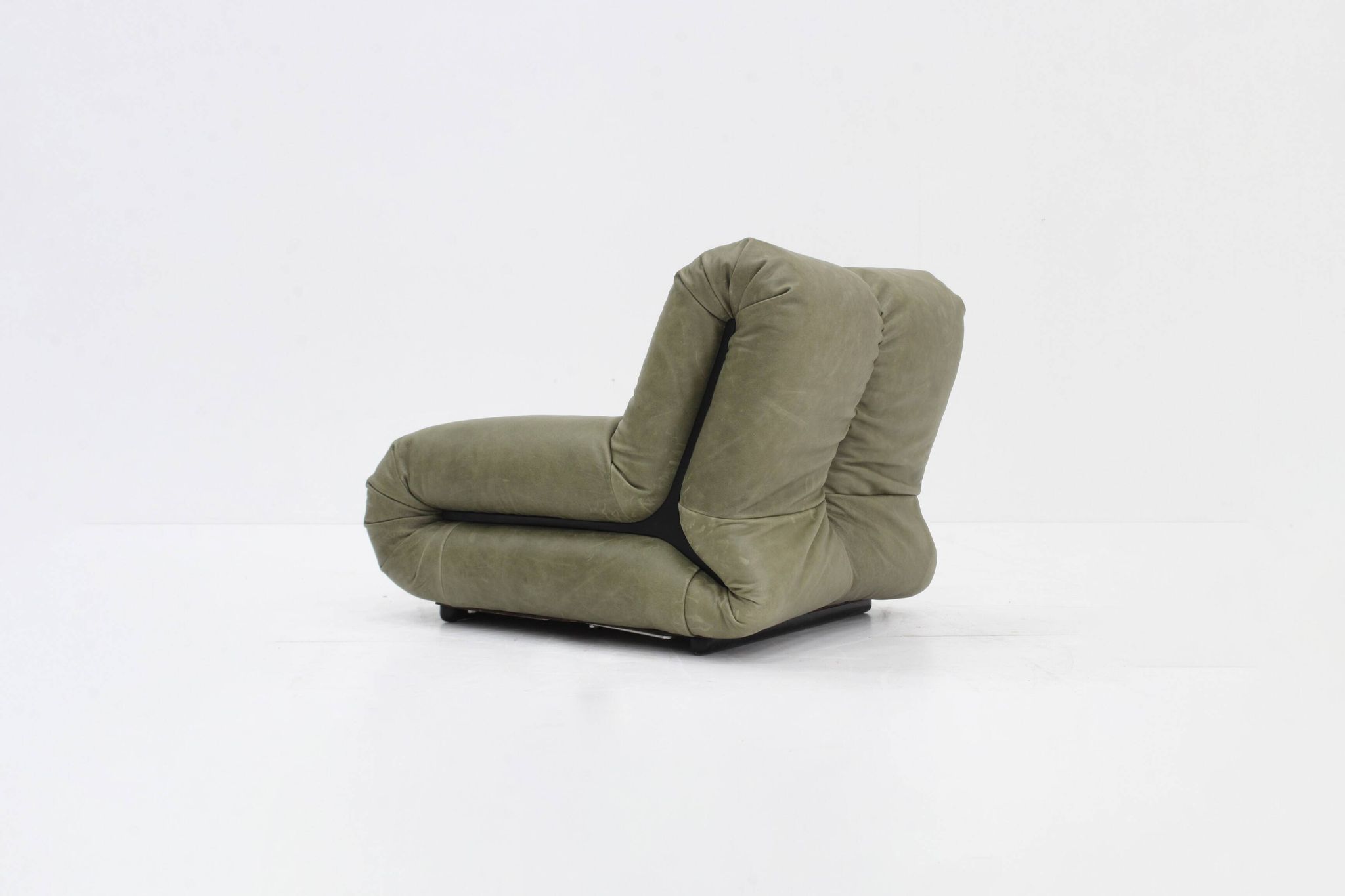 Pagru leather lounge chairs Claudio Vagnoni 1P Italy 1971