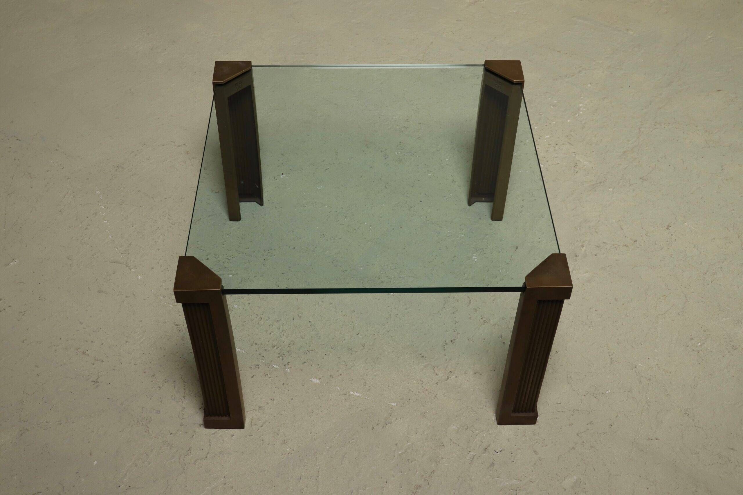 Table d'appoint modèle T14 par Peter Ghyczy années 1970