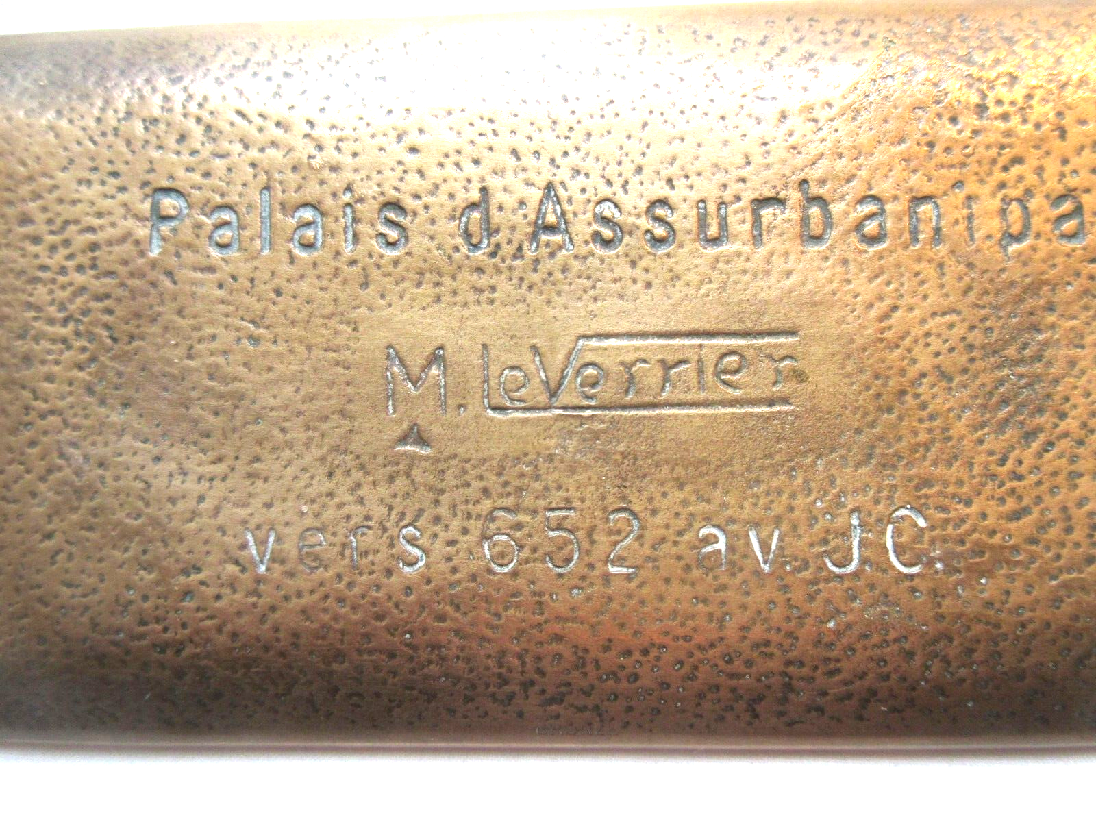 Gilded bronze pocket tray, signed Max Le Verrier: The attack of the chariot by the lions