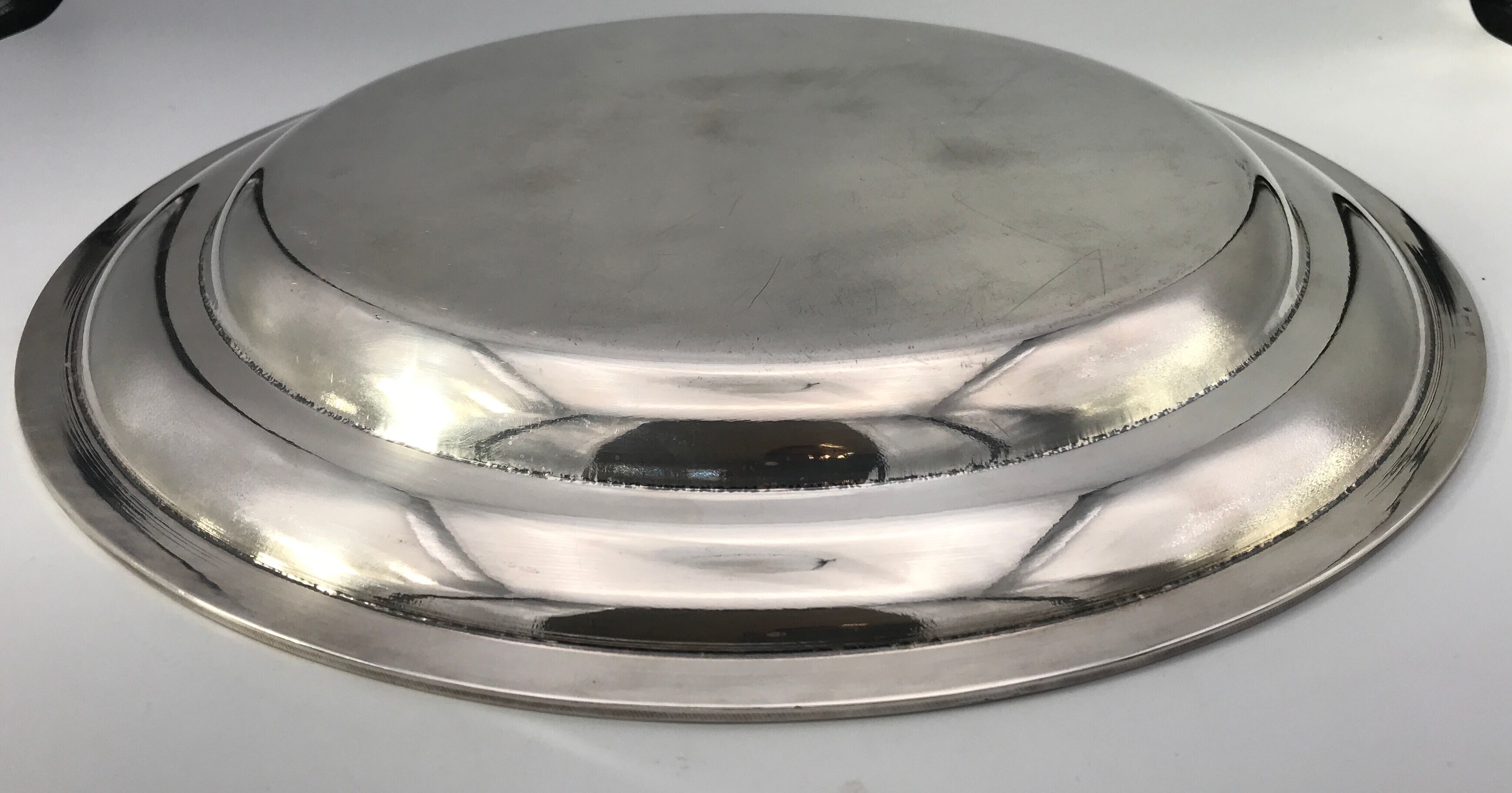 Round silver metal outline water leaf decoration, Félix Frères Goldsmith