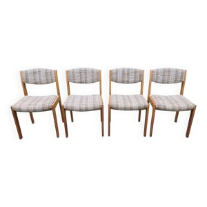 4 chaises scandinaves,