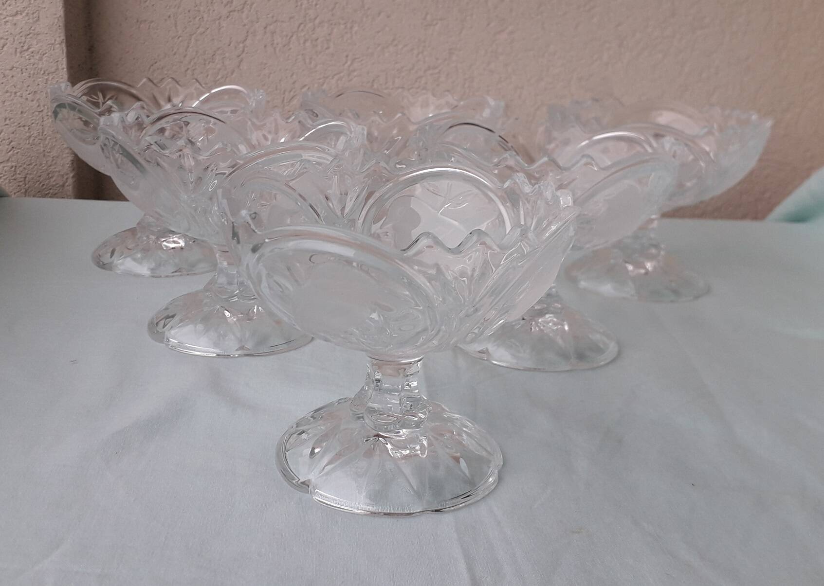 6 crystal dessert bowls