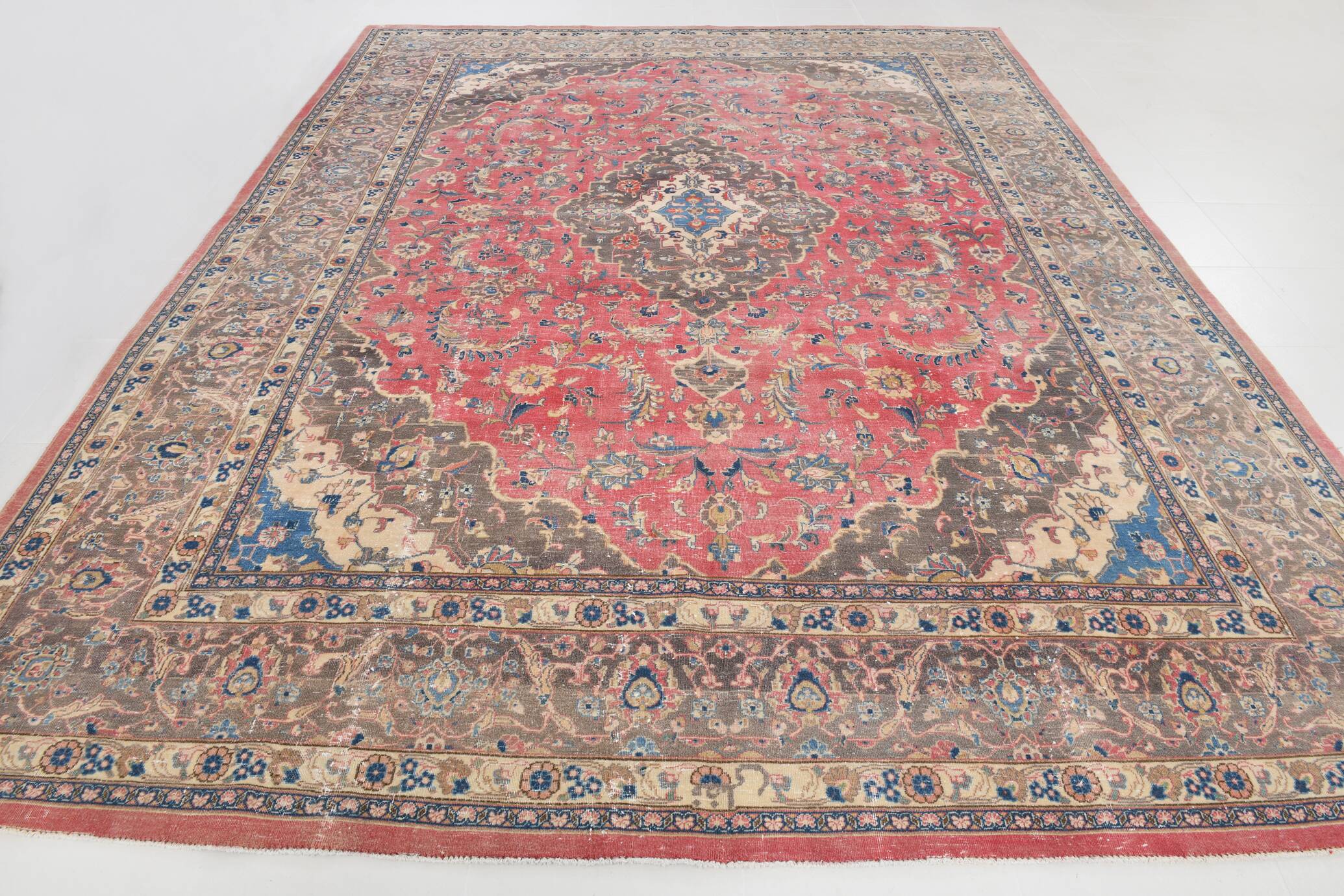 Tapis persan vintage en laine noué main, rouge, motifs floraux, 291x384 cm