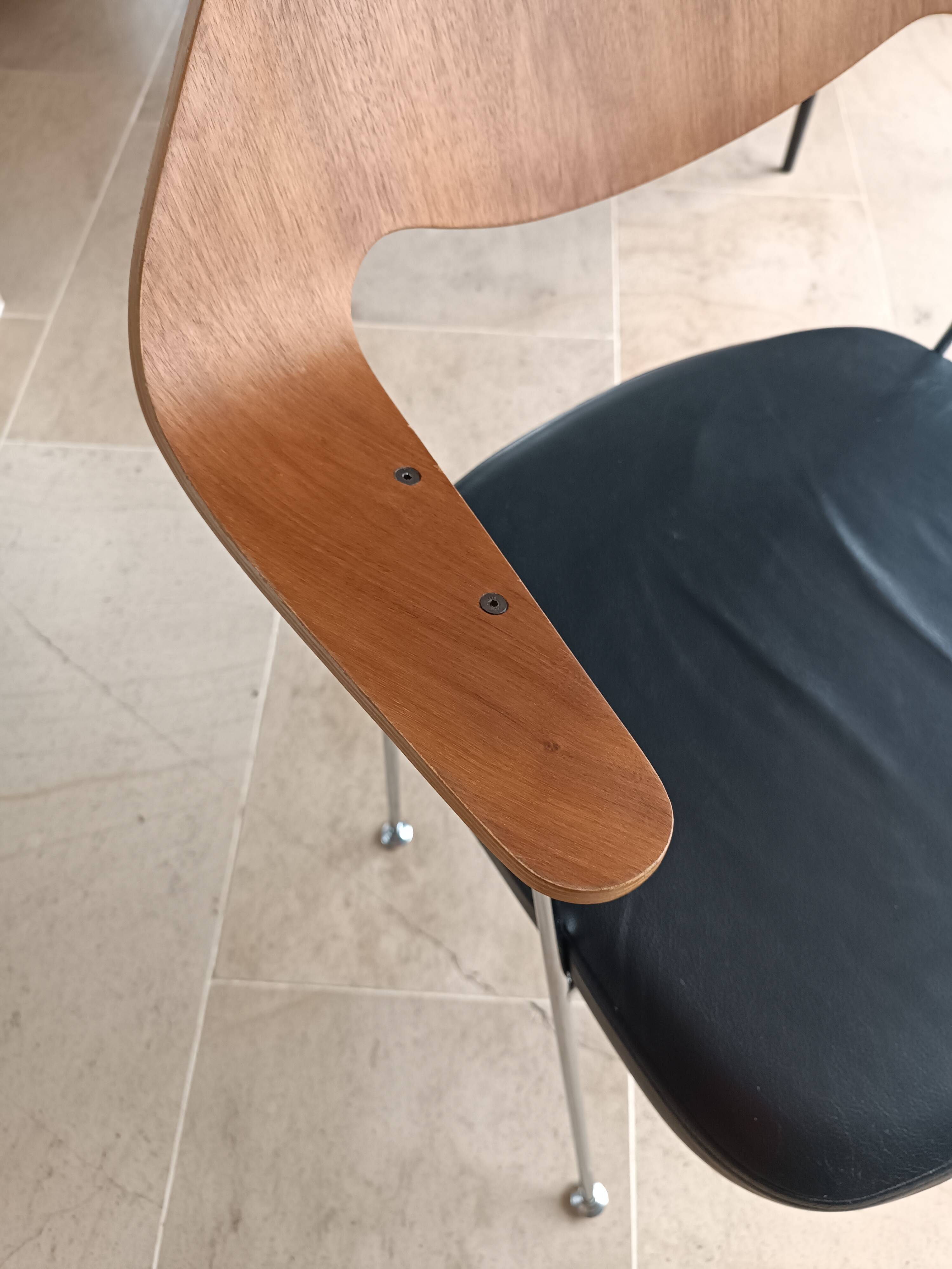 Chaises 675 Robin Day pour Habitat