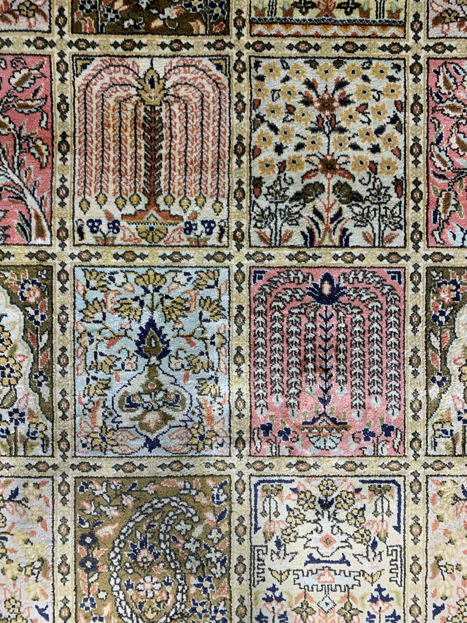 Oriental rug 100% silk hand-knotted – Bakhtiar box pattern 203x124 cm