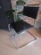 Paire de chaises en cuir noir et chrome modele Spoletto du designer Bersanelli