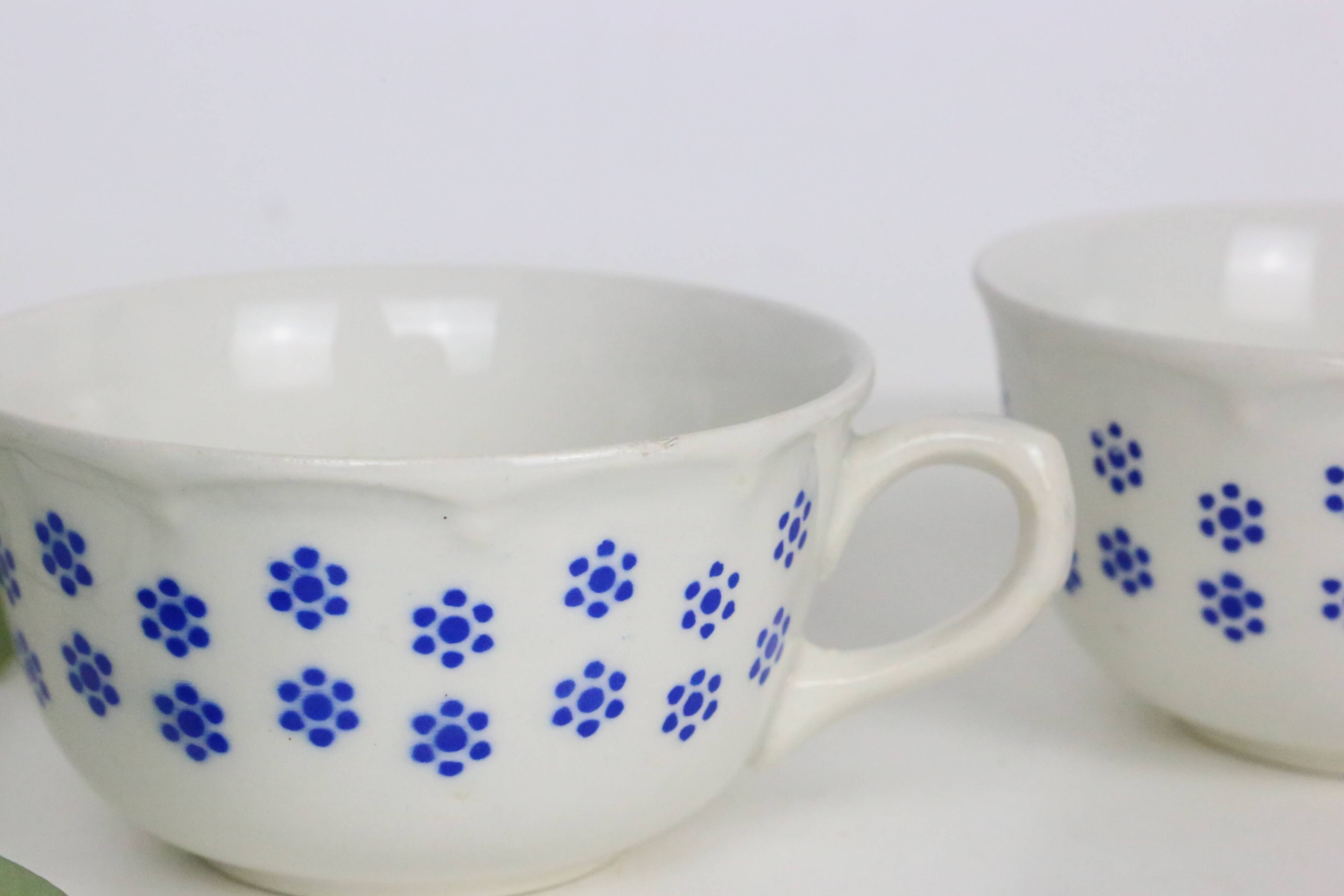 Set of 3 chocolate cups, beige and blue, Boch La Louvière, vintage